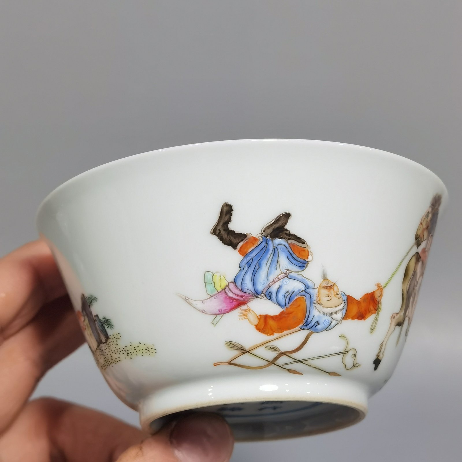 Qing Dynasty Yongzheng pair of pastel hunting mugs