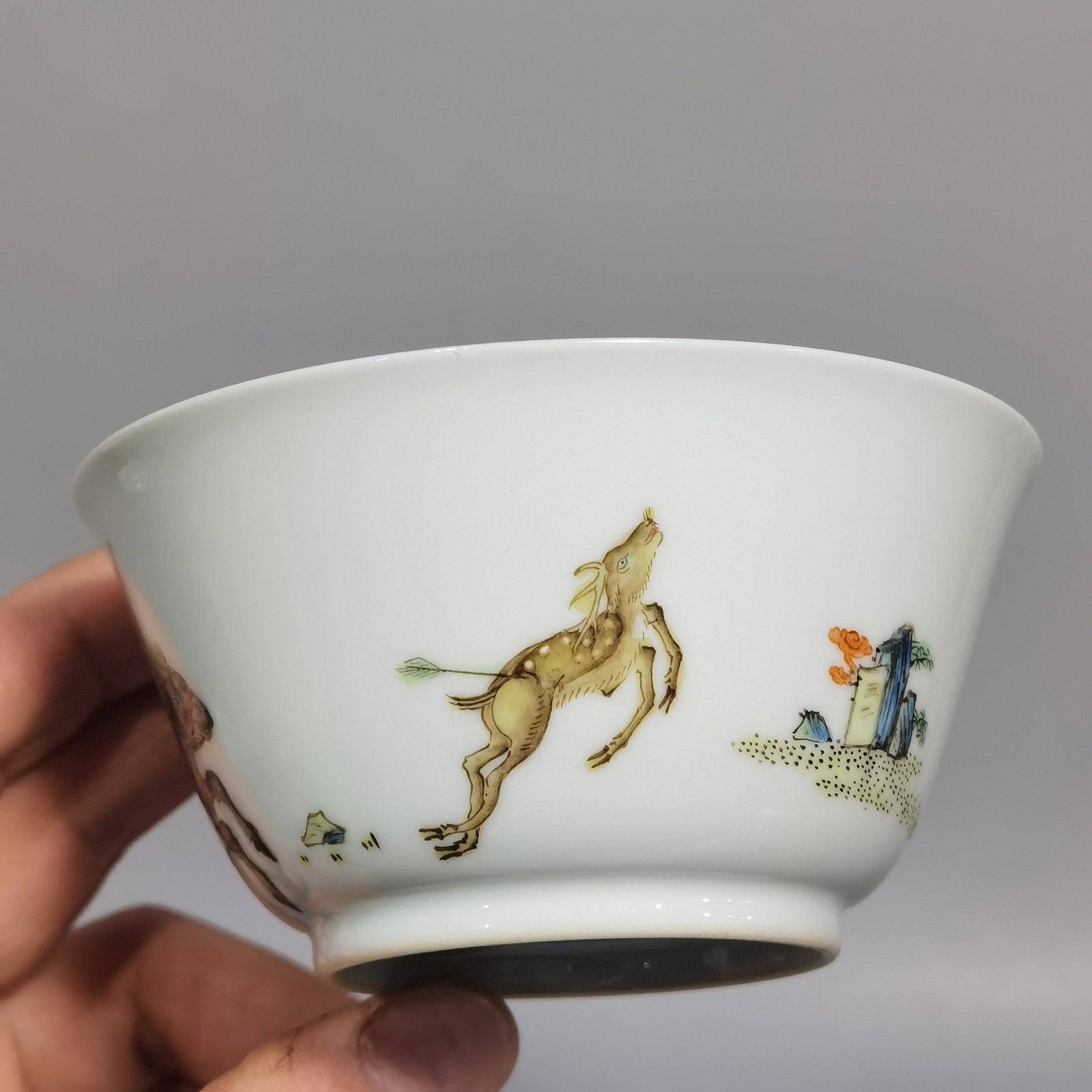 Qing Dynasty Yongzheng pair of pastel hunting mugs
