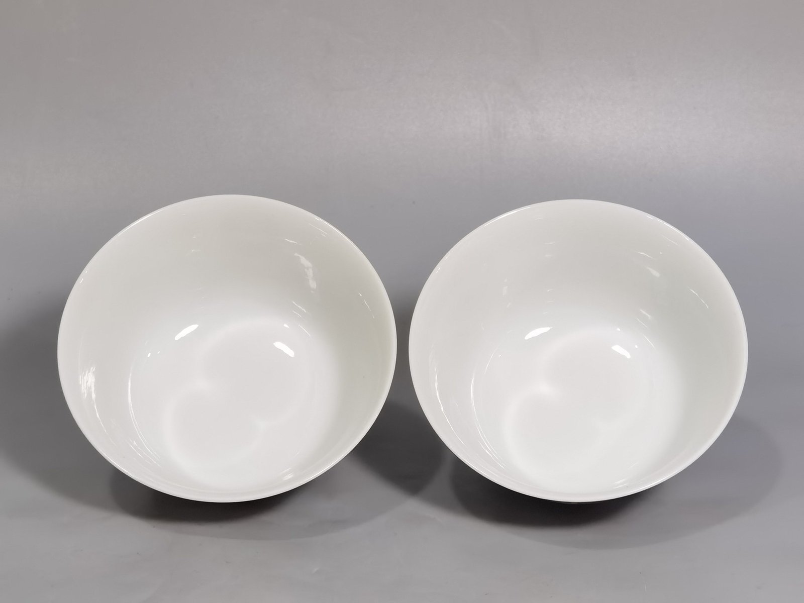 Qing Dynasty Yongzheng pair of pastel leather ball pattern cups