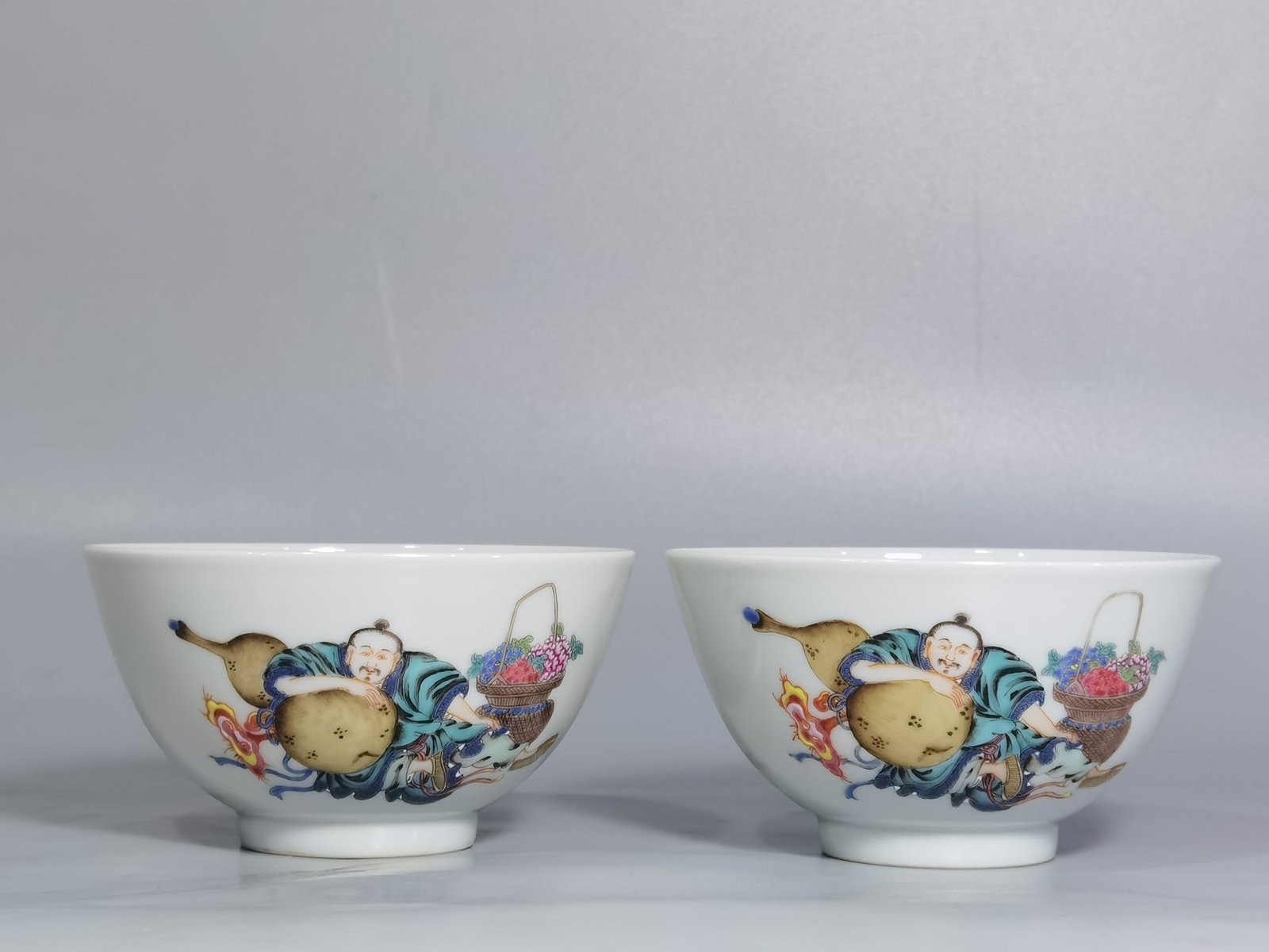 Qing Dynasty Yongzheng pastel paintings of Fulu figures pair of small bowls