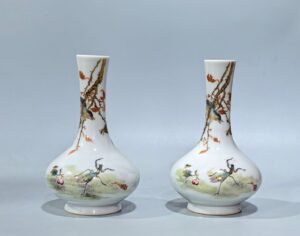 Qing Dynasty Yongzheng pastel vase with flowers birds and insects