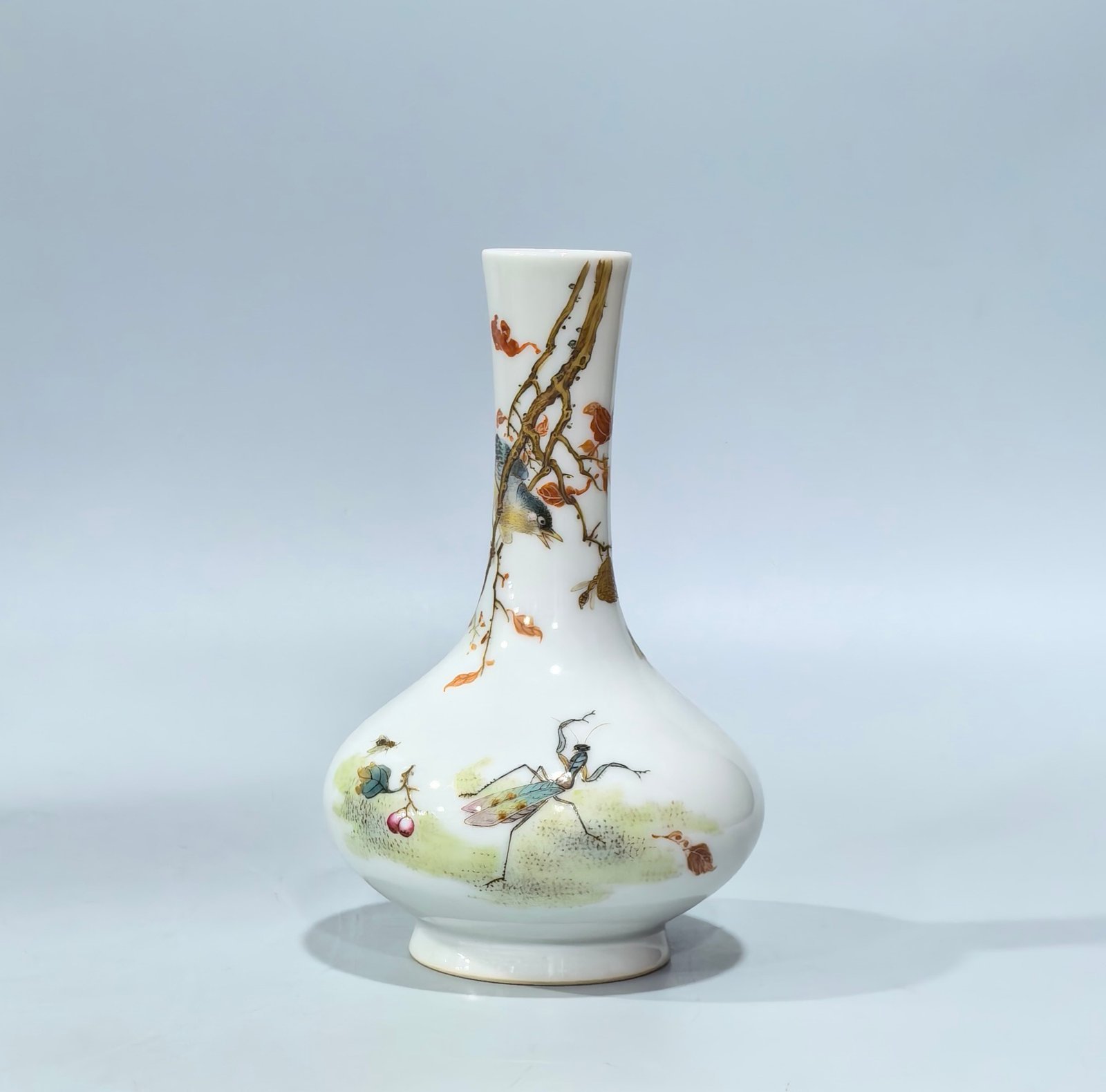 Qing Dynasty Yongzheng pastel vase with flowers birds and insects