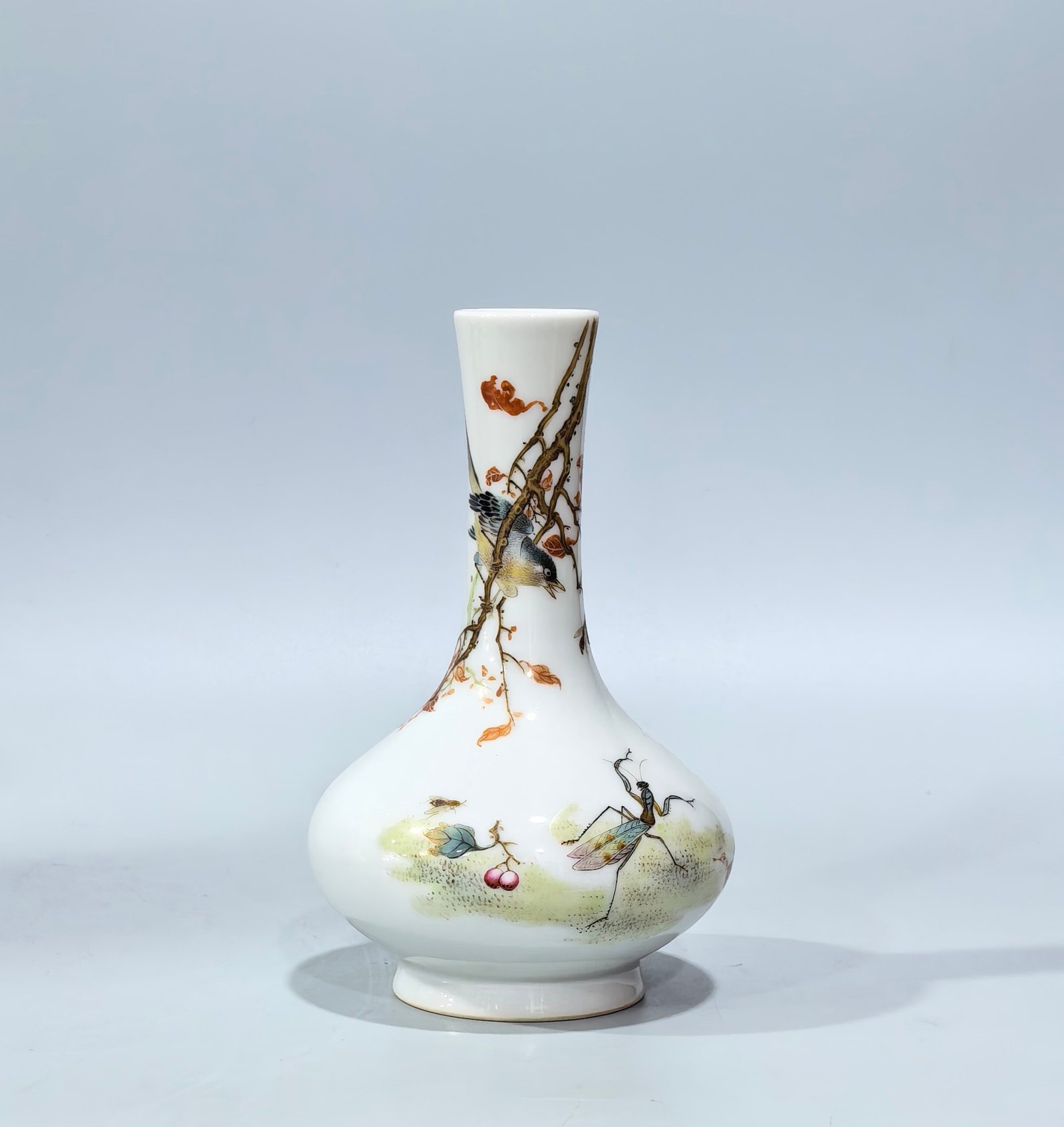 Qing Dynasty Yongzheng pastel vase with flowers birds and insects