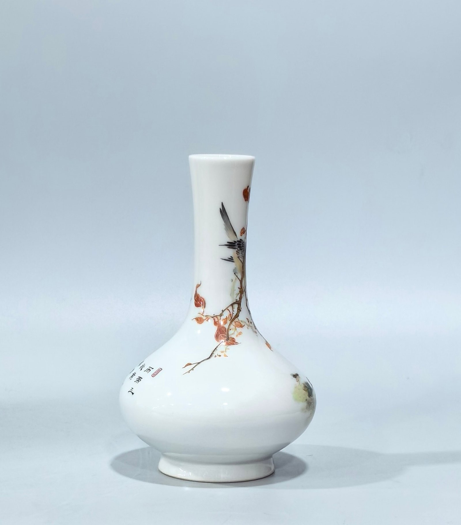 Qing Dynasty Yongzheng pastel vase with flowers birds and insects