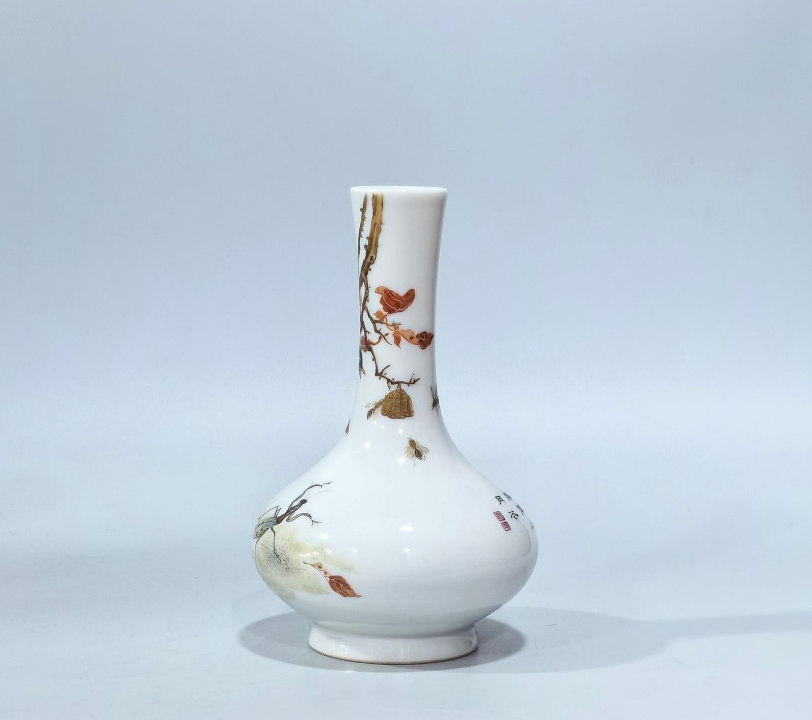 Qing Dynasty Yongzheng pastel vase with flowers birds and insects