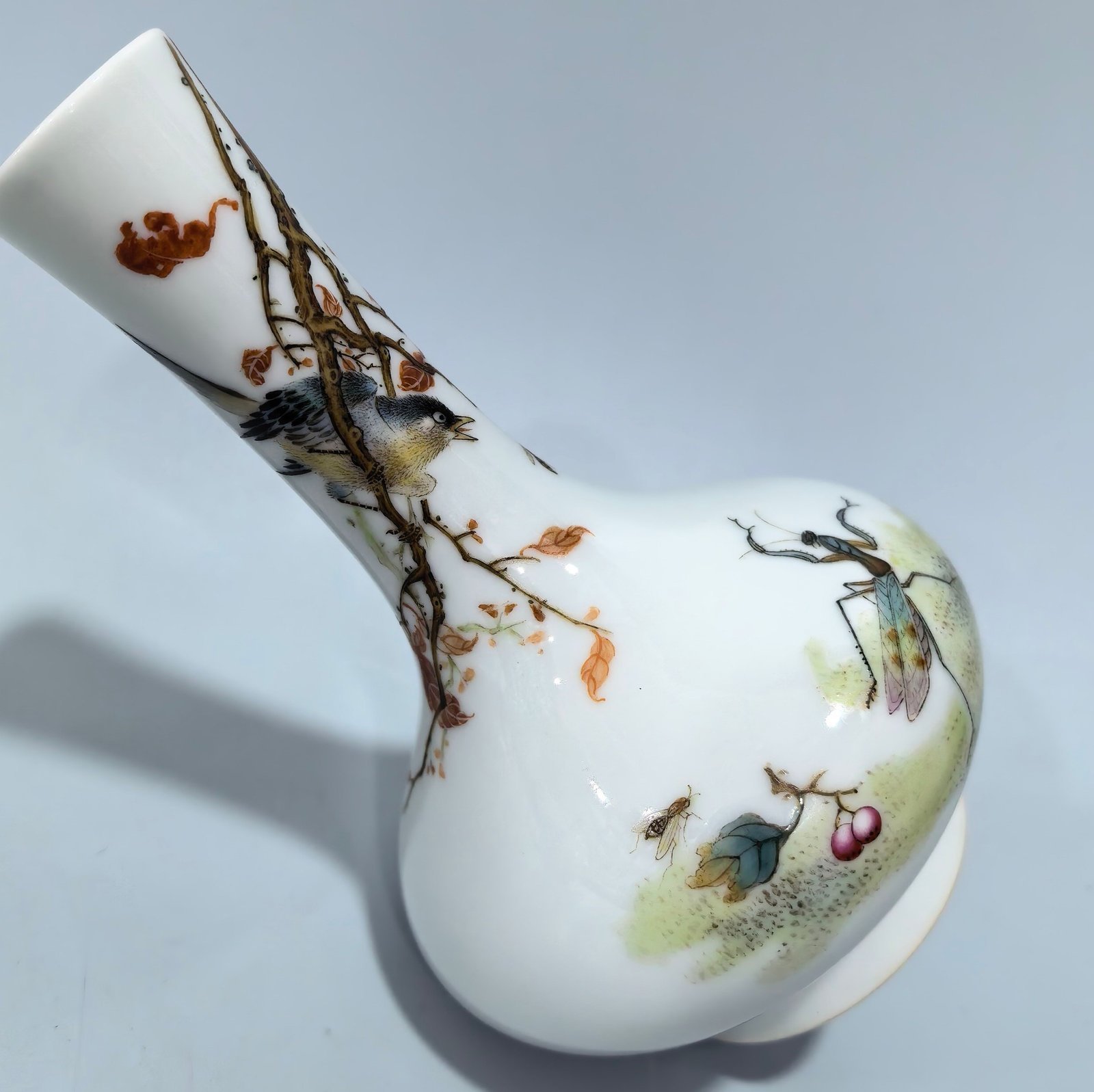 Qing Dynasty Yongzheng pastel vase with flowers birds and insects