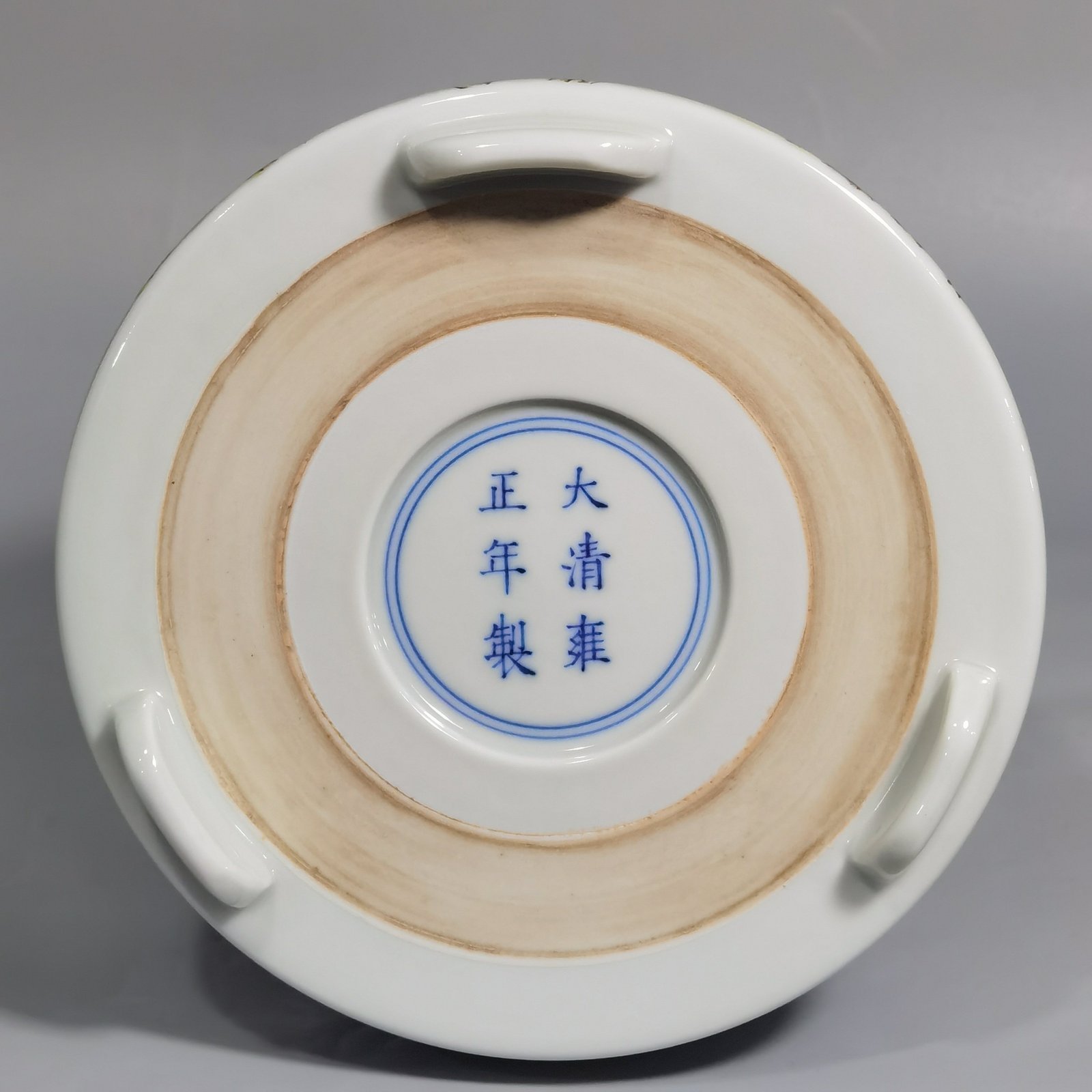 Qing Dynasty Yongzheng pastel flower bird peony and flower three-legged flower arrangement