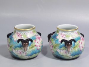 Qing Dynasty Yongzheng pastel lotus three-goat wash