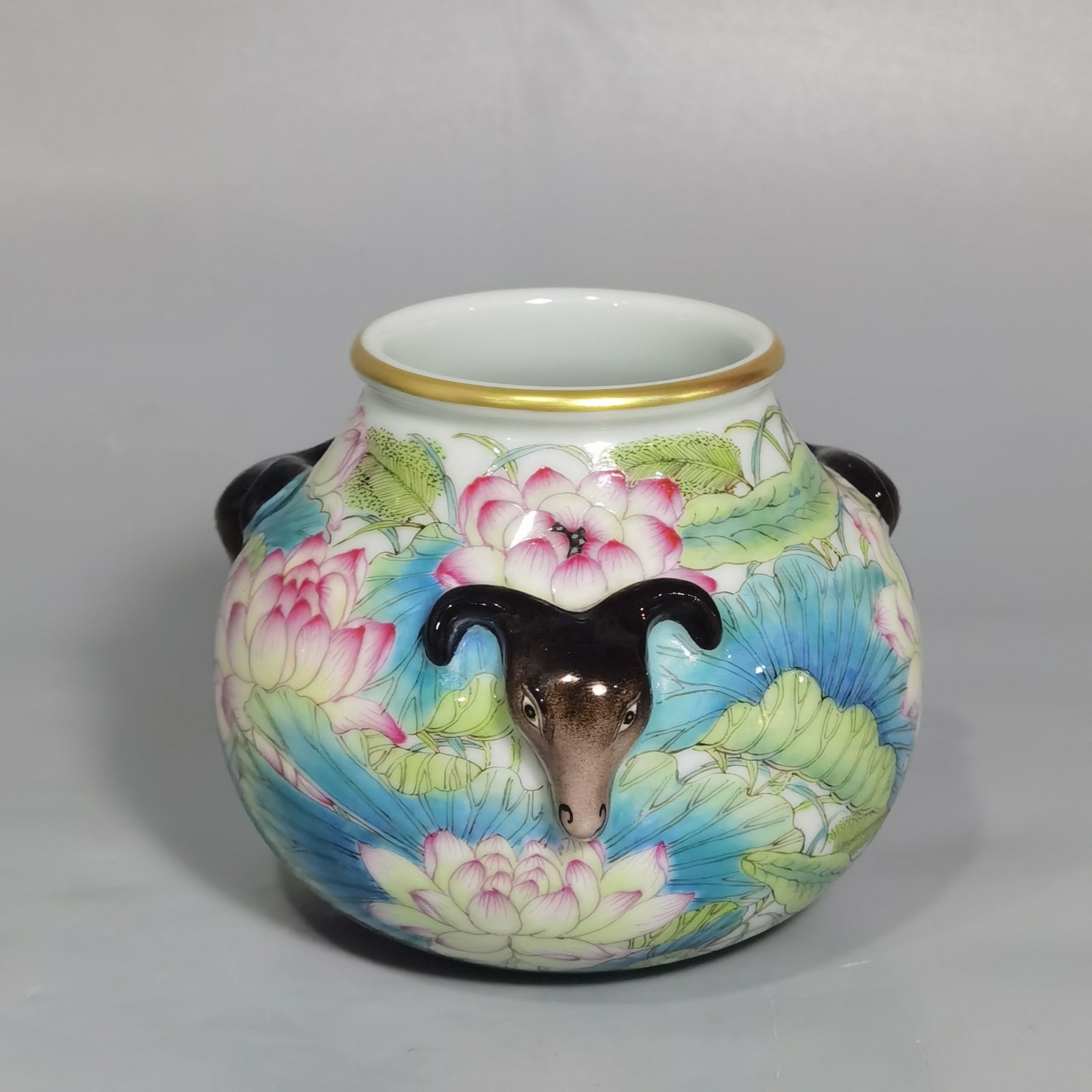 Qing Dynasty Yongzheng pastel lotus three-goat wash