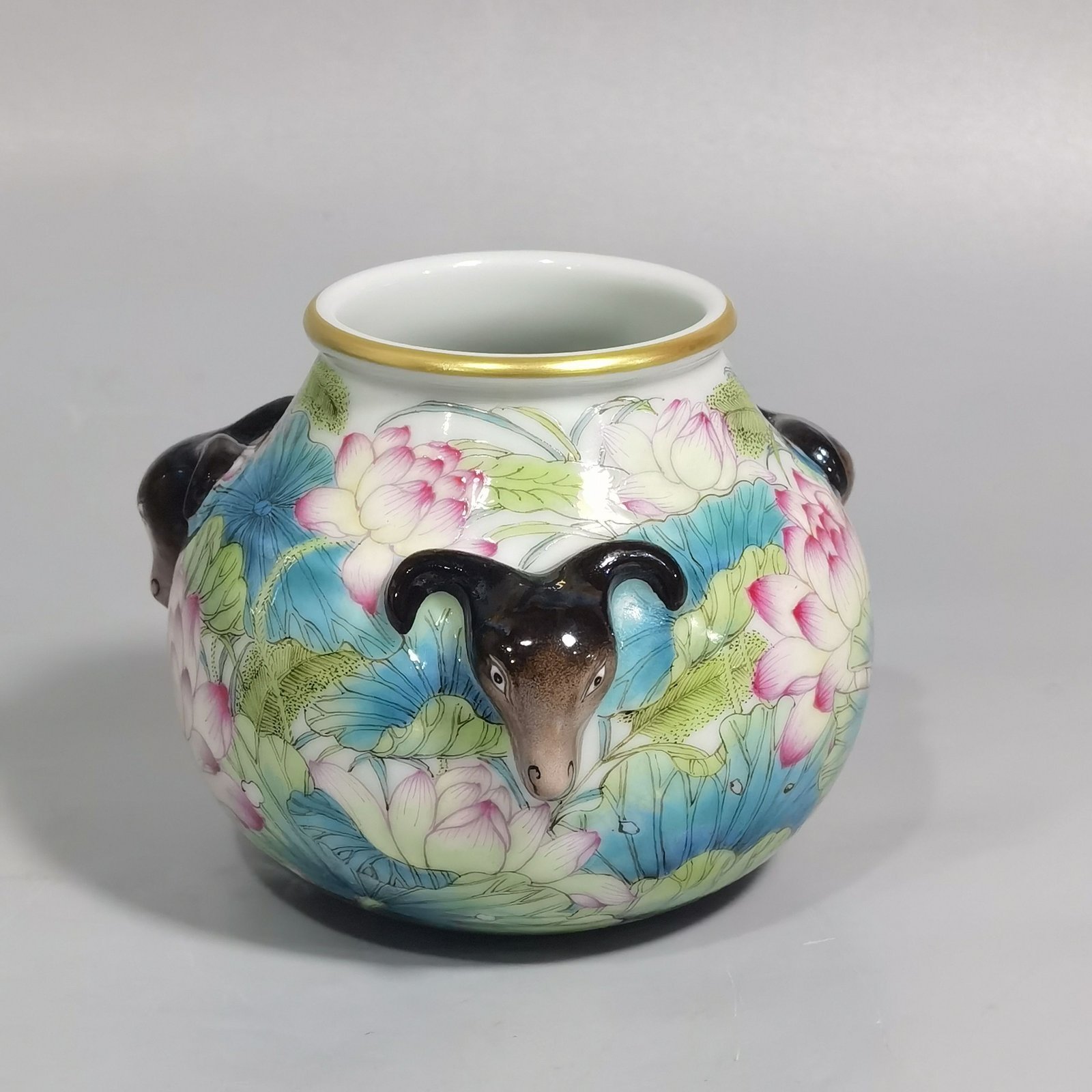 Qing Dynasty Yongzheng pastel lotus three-goat wash