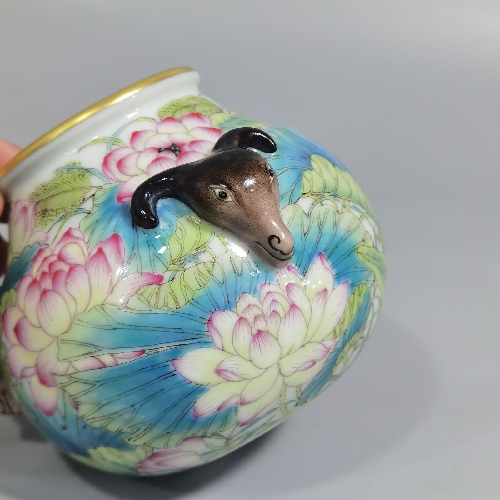 Qing Dynasty Yongzheng pastel lotus three-goat wash