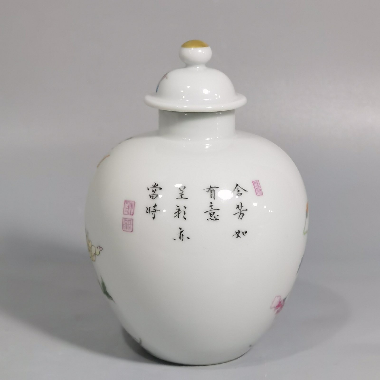 Qing Dynasty Yongzheng pastel poppy poppy poem-covered jar