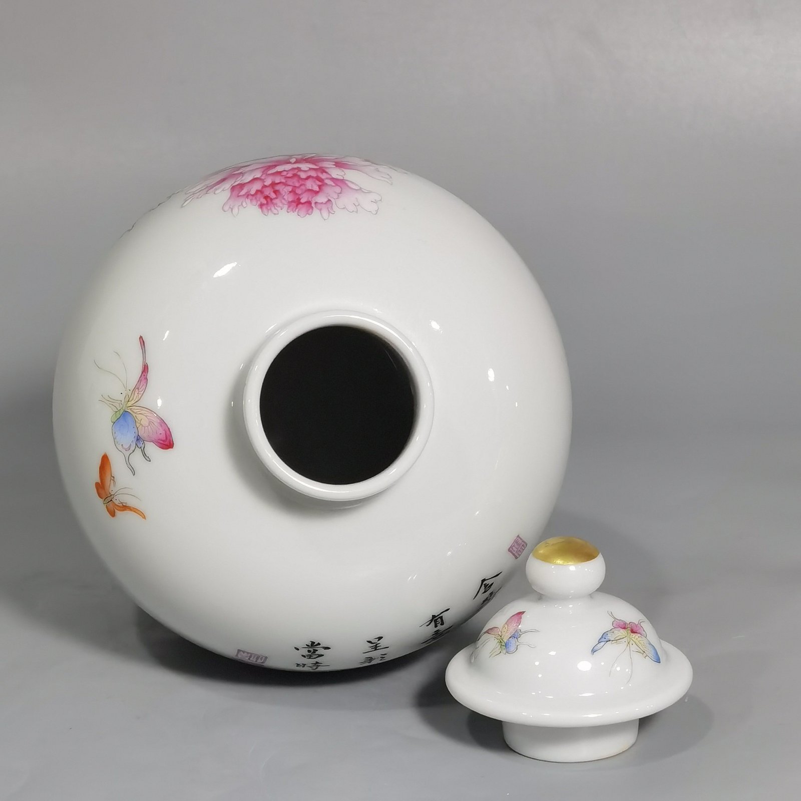 Qing Dynasty Yongzheng pastel poppy poppy poem-covered jar