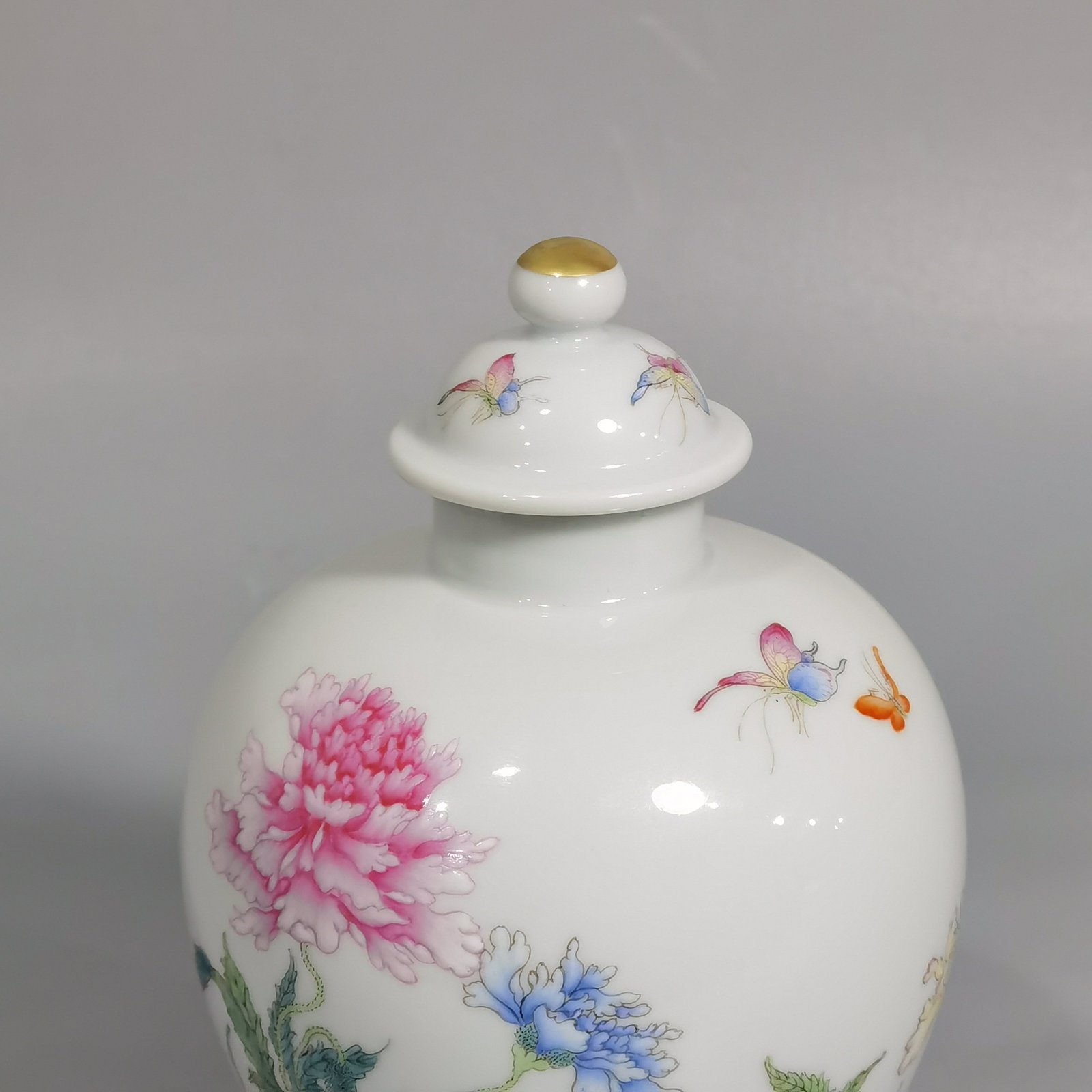 Qing Dynasty Yongzheng pastel poppy poppy poem-covered jar