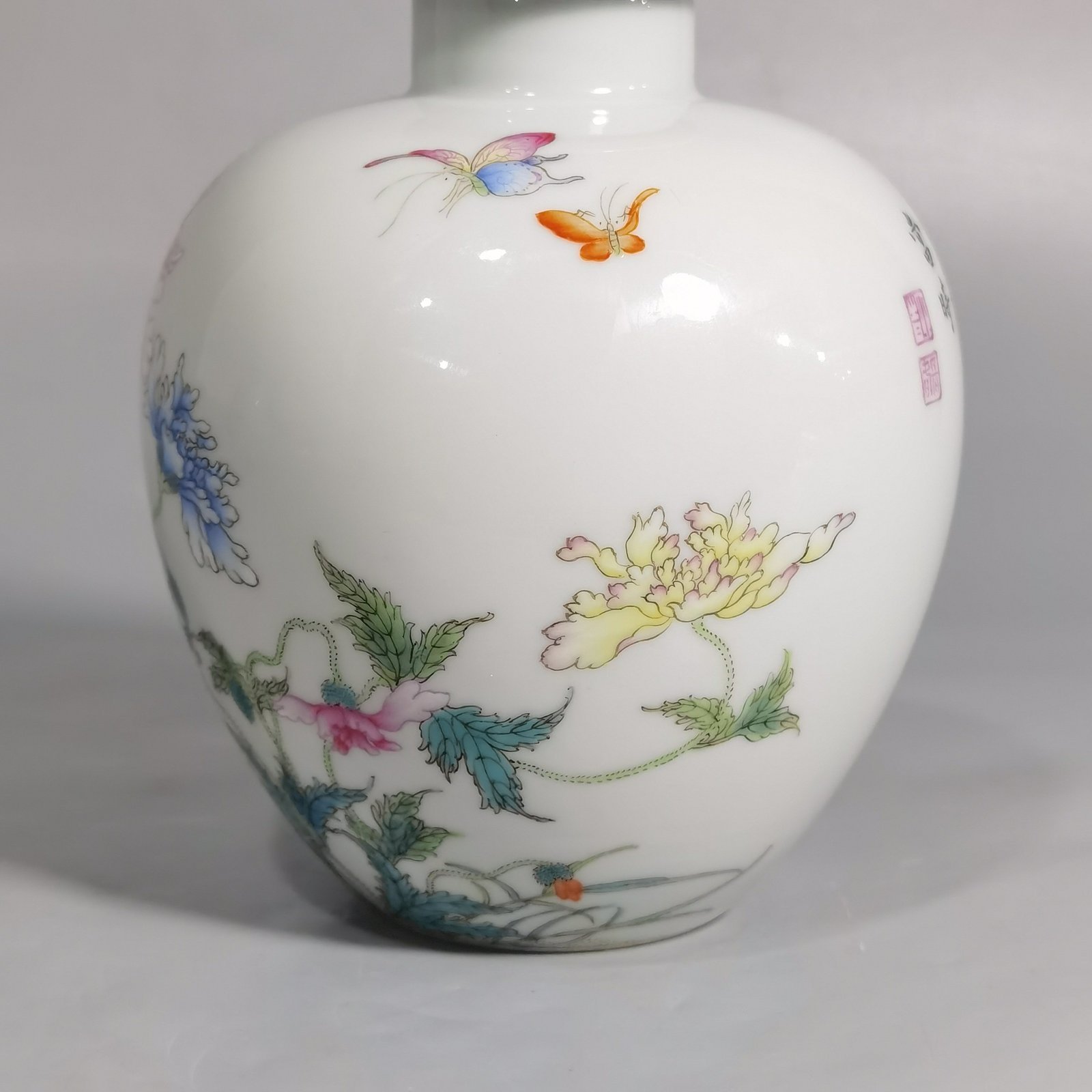 Qing Dynasty Yongzheng pastel poppy poppy poem-covered jar