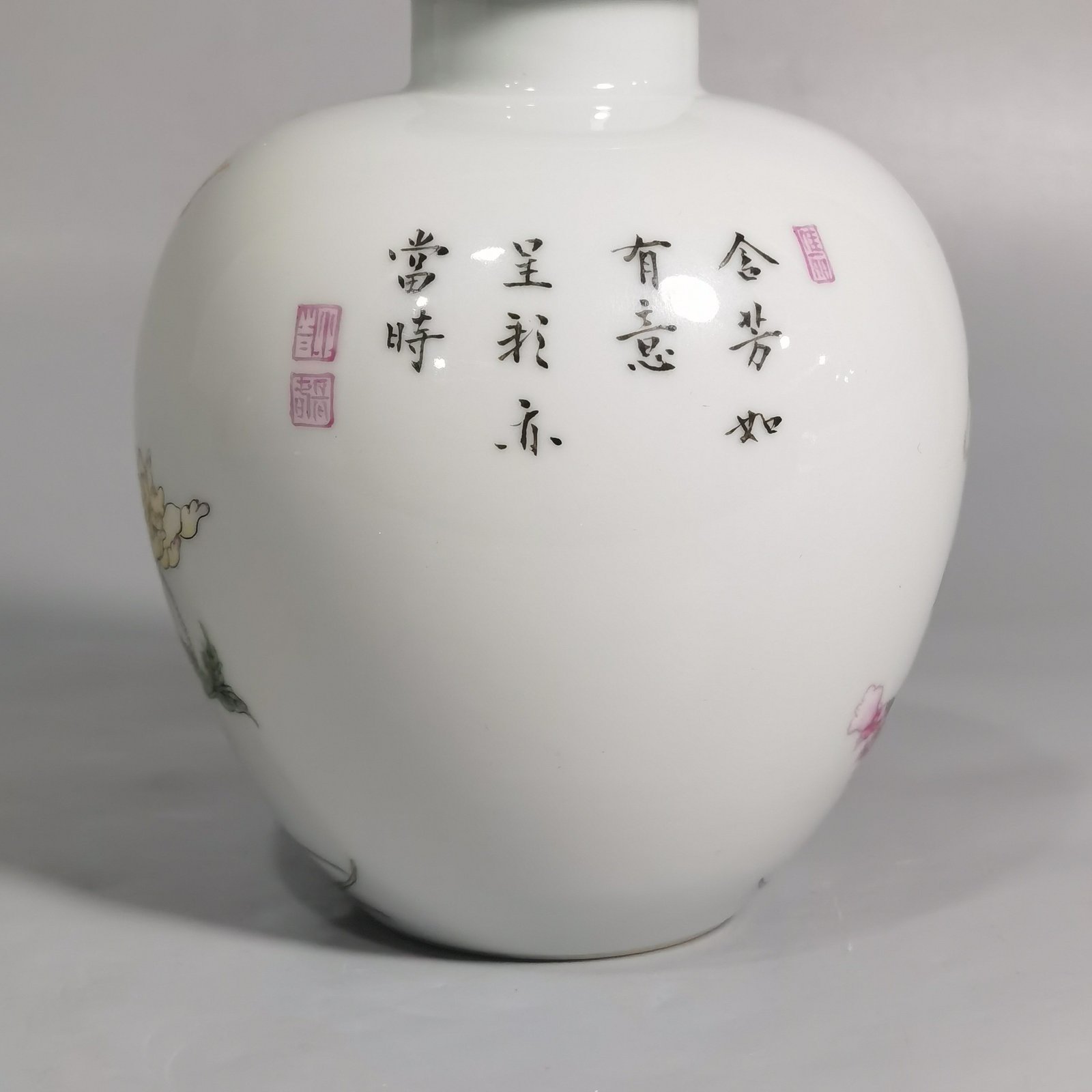 Qing Dynasty Yongzheng pastel poppy poppy poem-covered jar
