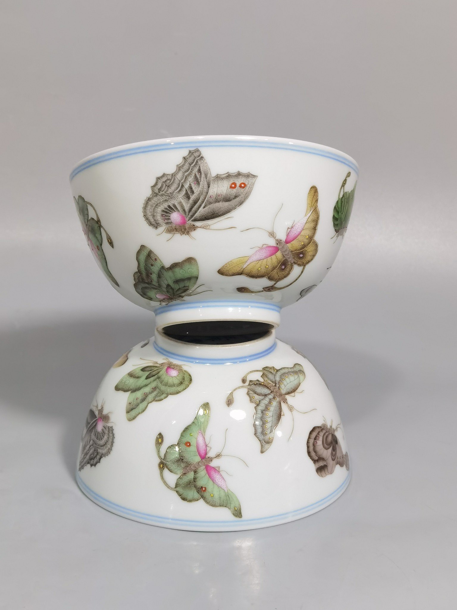 Qing Dynasty Yongzheng pair of pastel butterfly pattern plum blossom bowls