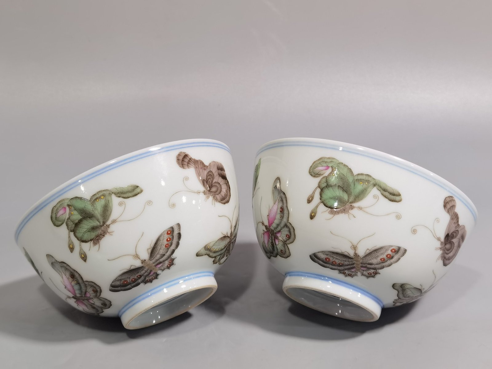 Qing Dynasty Yongzheng pair of pastel butterfly pattern plum blossom bowls