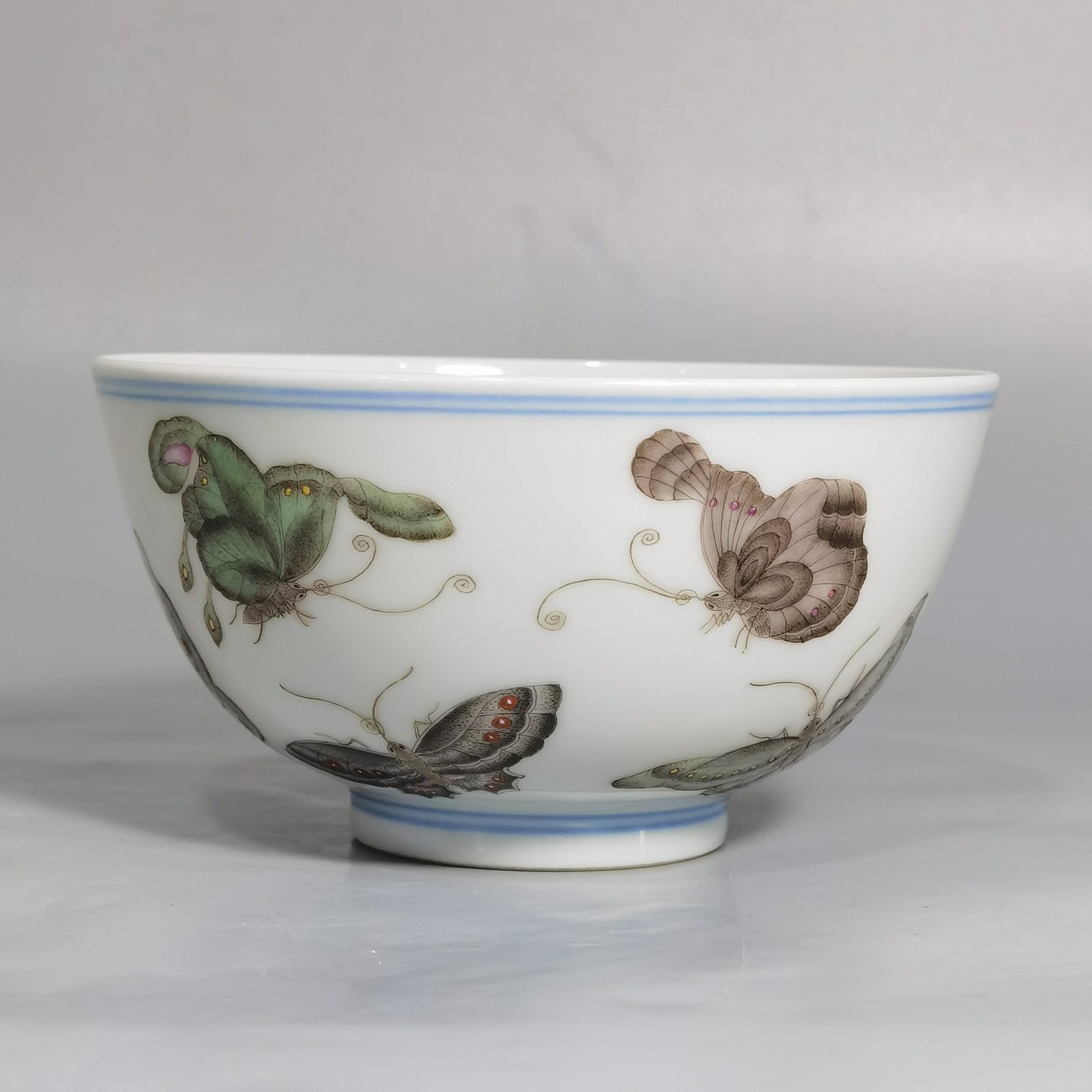 Qing Dynasty Yongzheng pair of pastel butterfly pattern plum blossom bowls