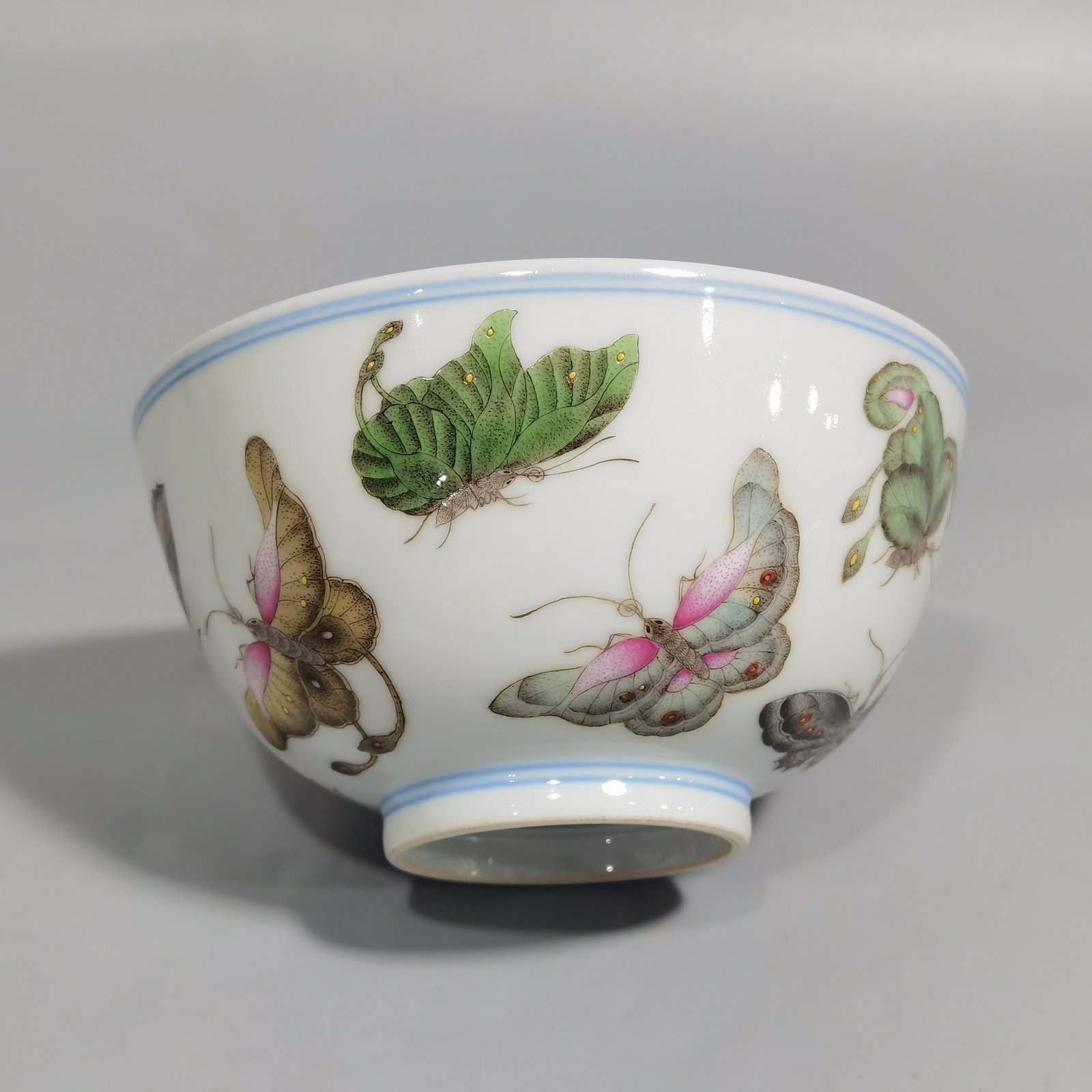 Qing Dynasty Yongzheng pair of pastel butterfly pattern plum blossom bowls