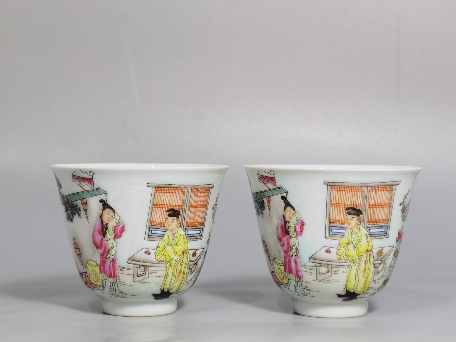 Qing Dynasty Yongzheng Pastel Painted Cup with Characters and Stories