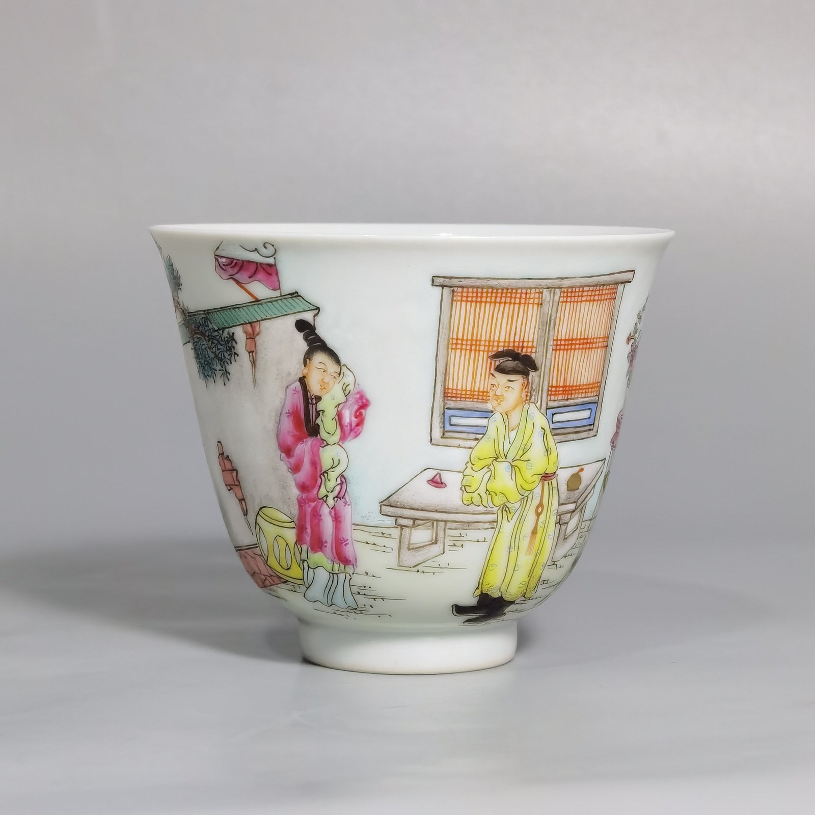 Qing Dynasty Yongzheng Pastel Painted Cup with Characters and Stories