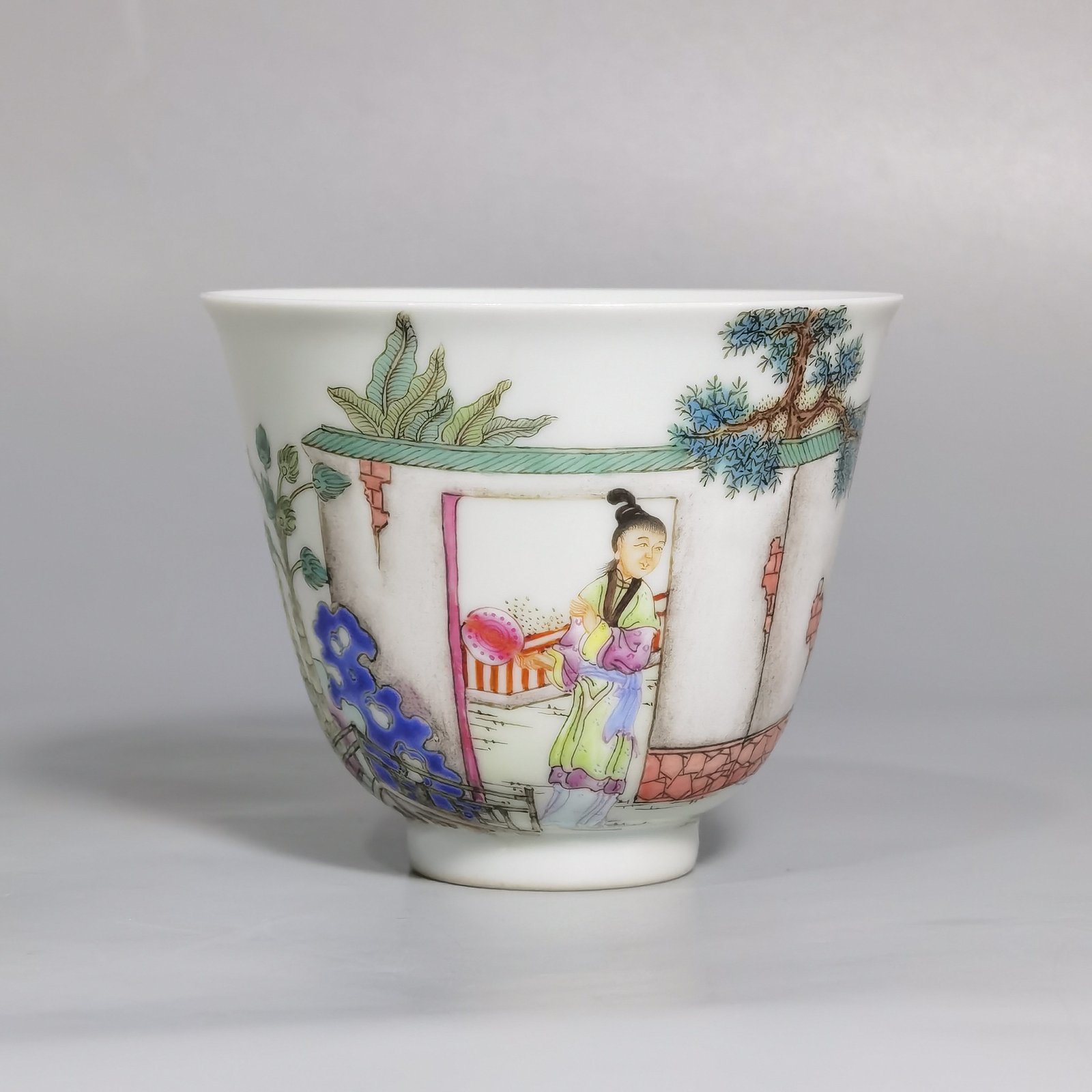 Qing Dynasty Yongzheng Pastel Painted Cup with Characters and Stories