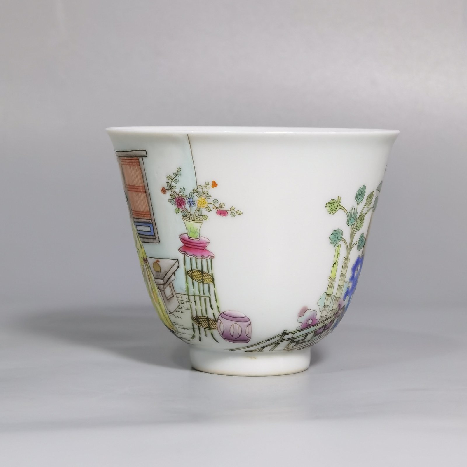 Qing Dynasty Yongzheng Pastel Painted Cup with Characters and Stories