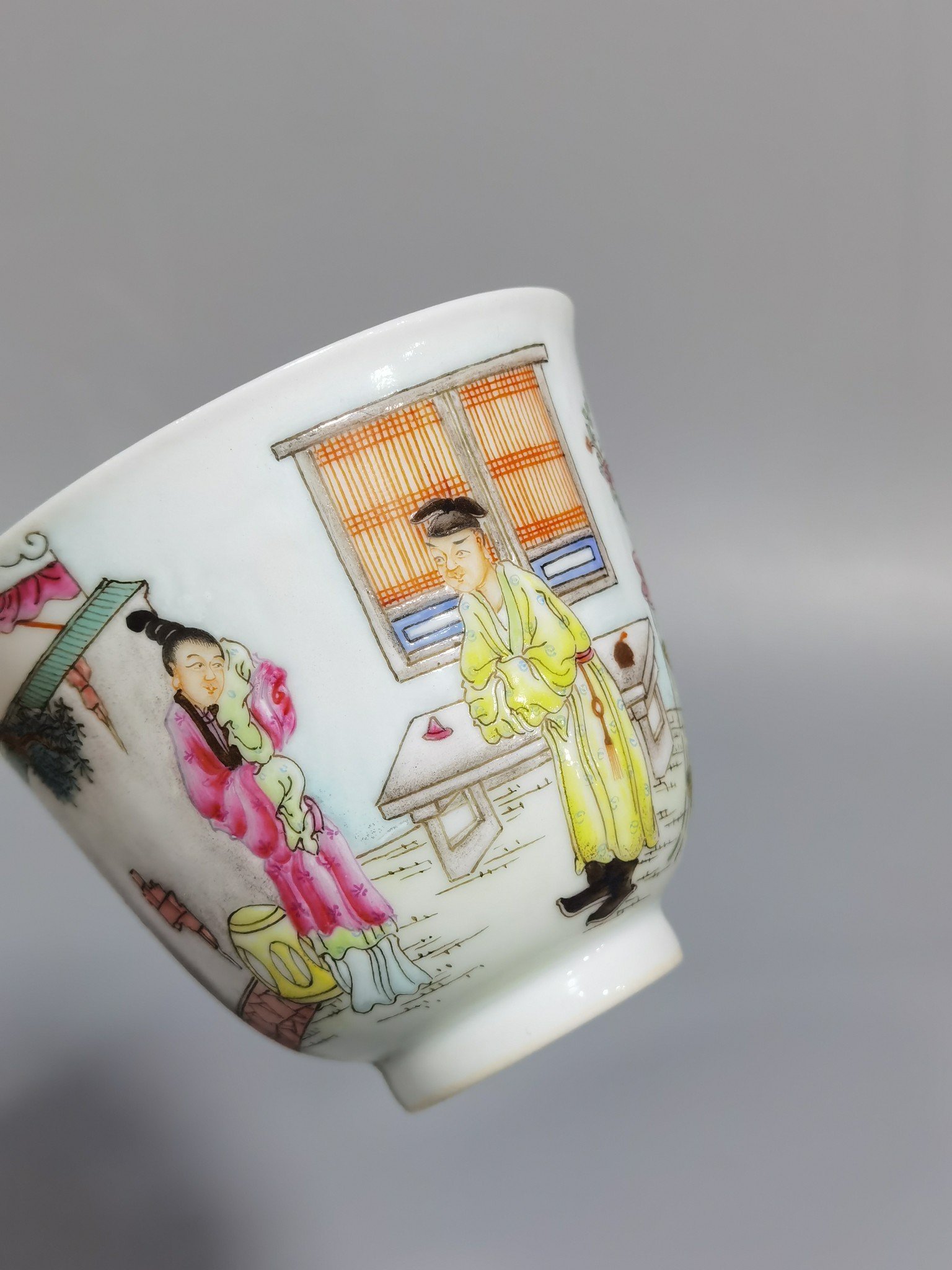 Qing Dynasty Yongzheng Pastel Painted Cup with Characters and Stories