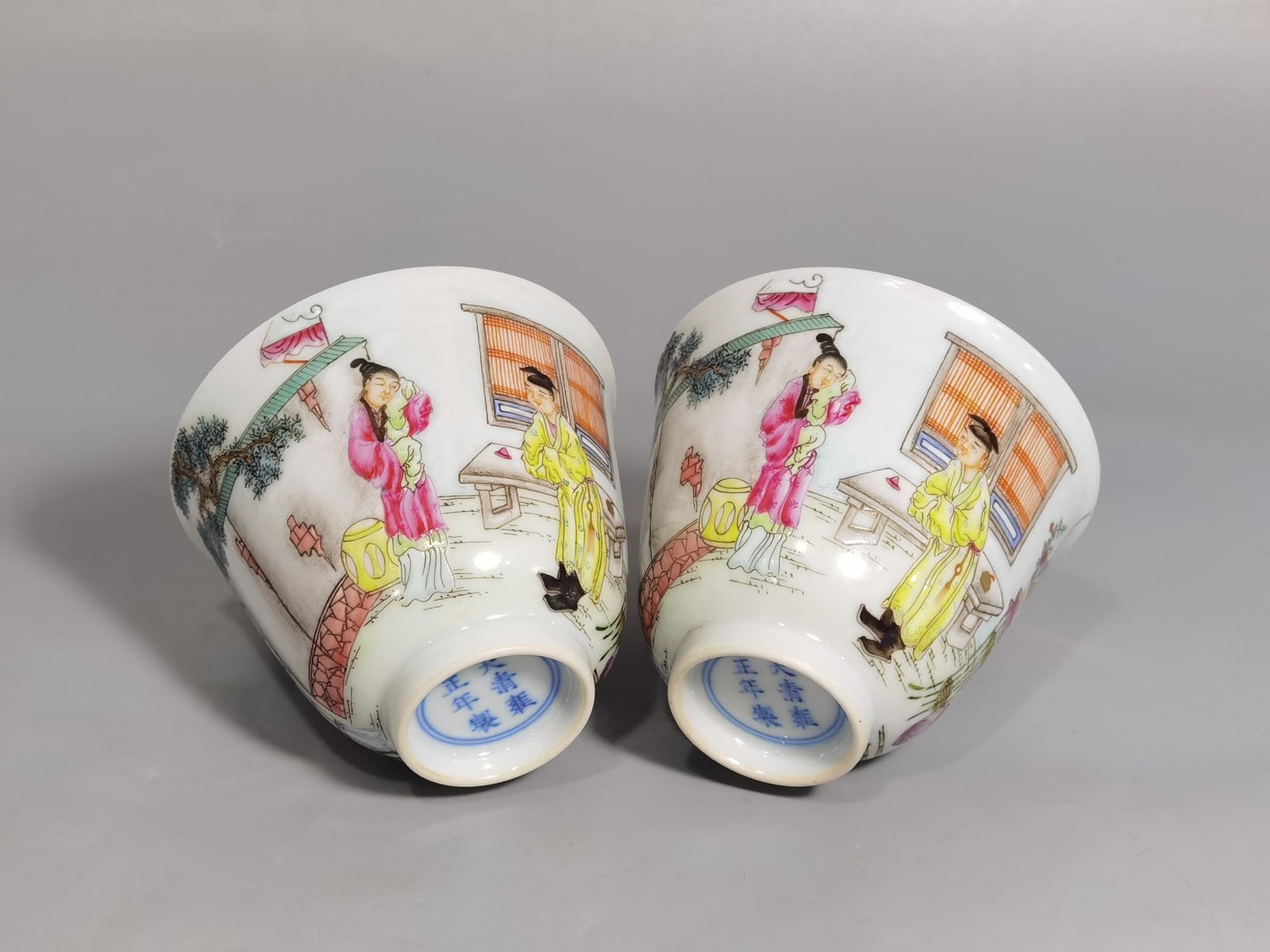 Qing Dynasty Yongzheng Pastel Painted Cup with Characters and Stories