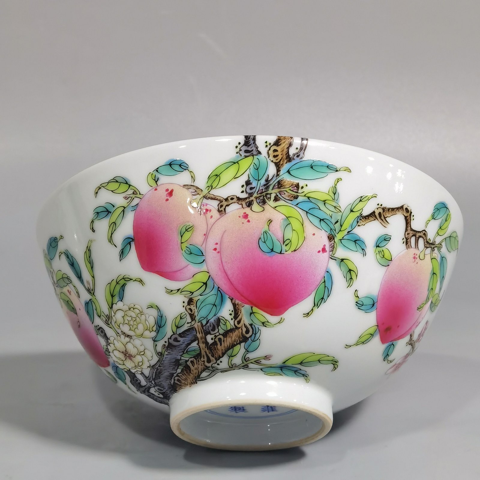Qing Dynasty Yongzheng pair of famille rose six-peach and five-blessing bowl
