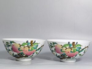 Qing Dynasty Yongzheng pair of pastel-colored six-peach and five-blessing bowl