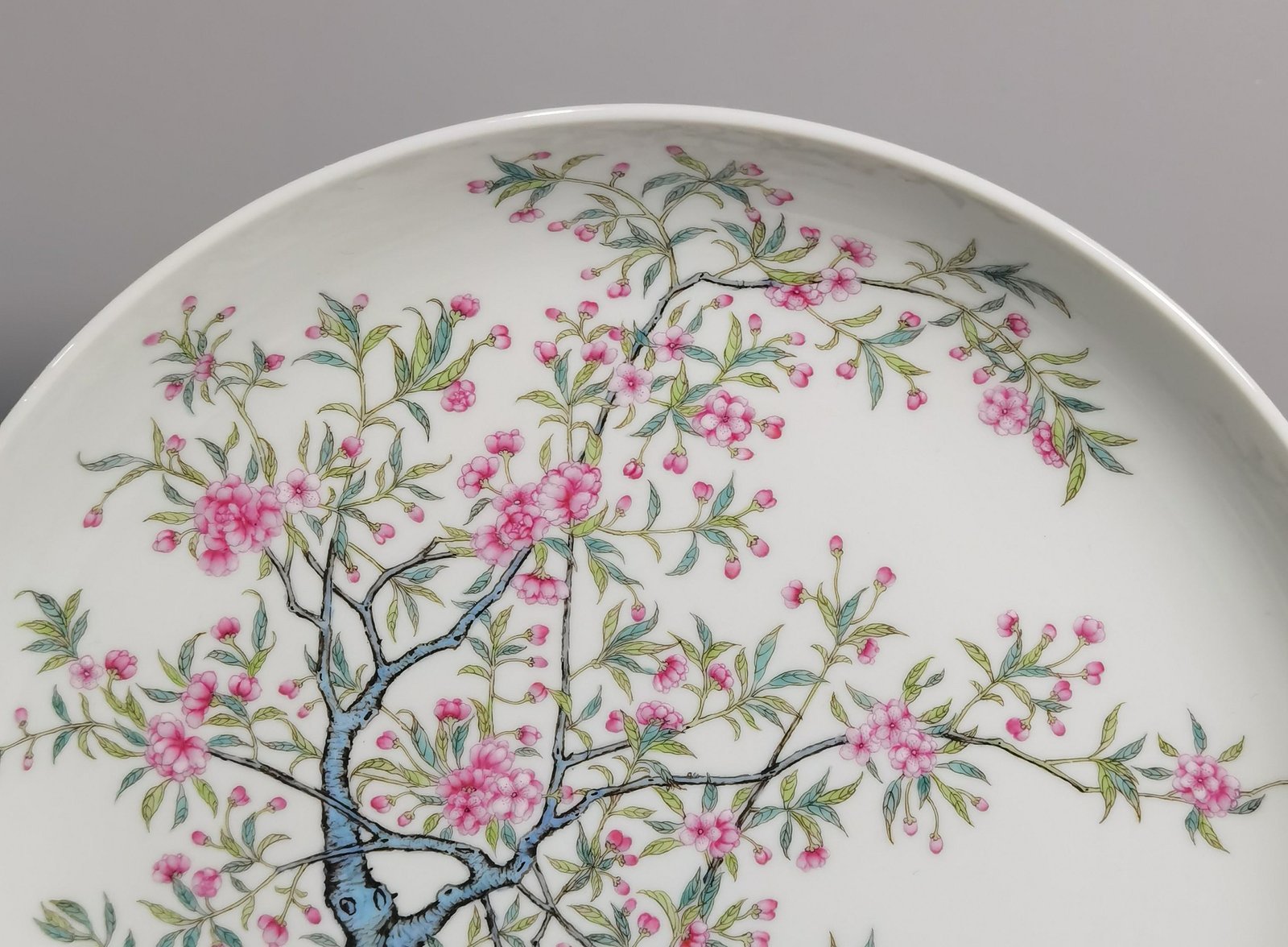 Qing Dynasty Yongzheng pastel peach blossom poem appreciation plate