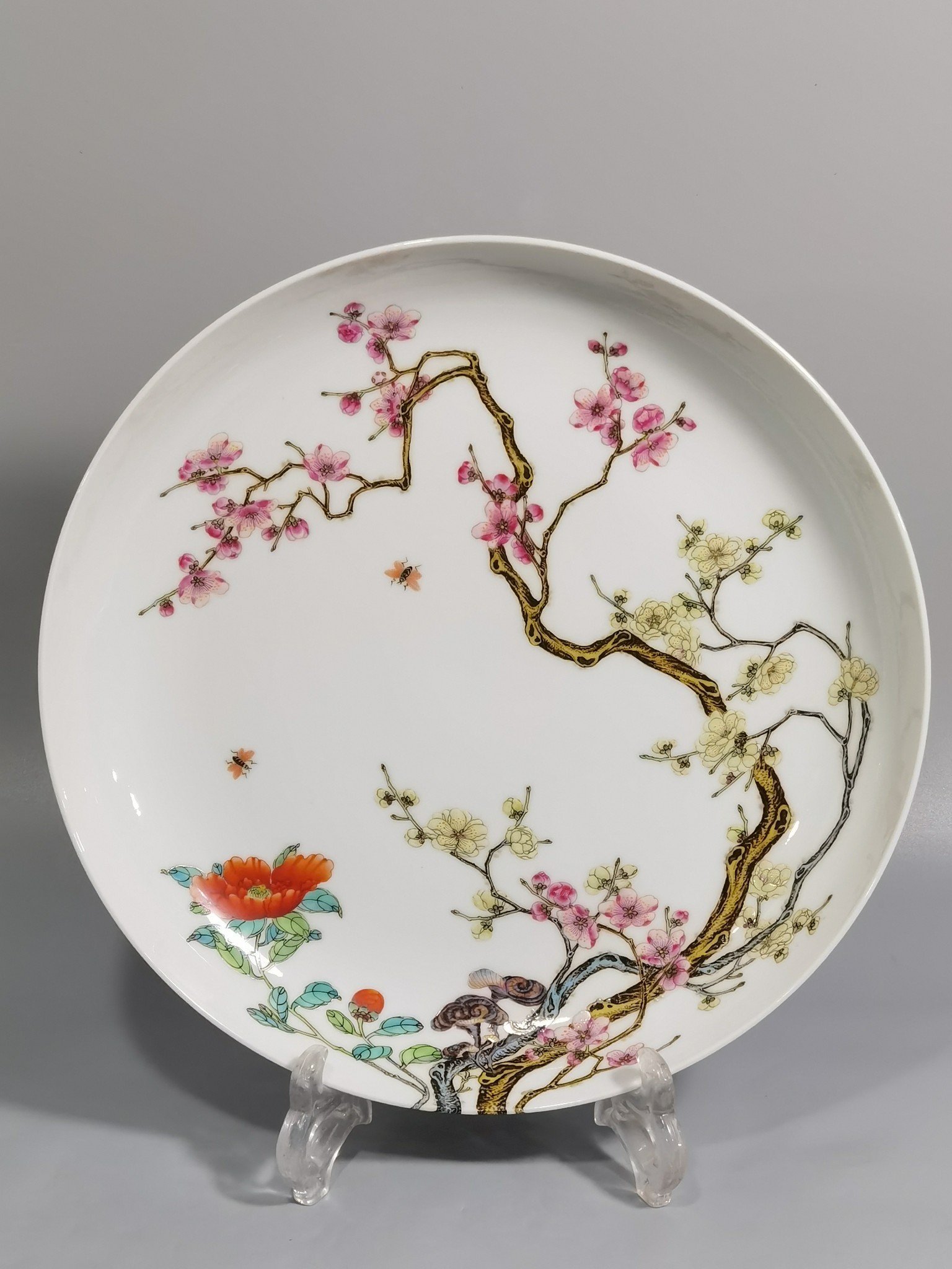 Qing Dynasty Yongzheng Pastel plum blossom peony and Ganoderma lucidum pattern plate