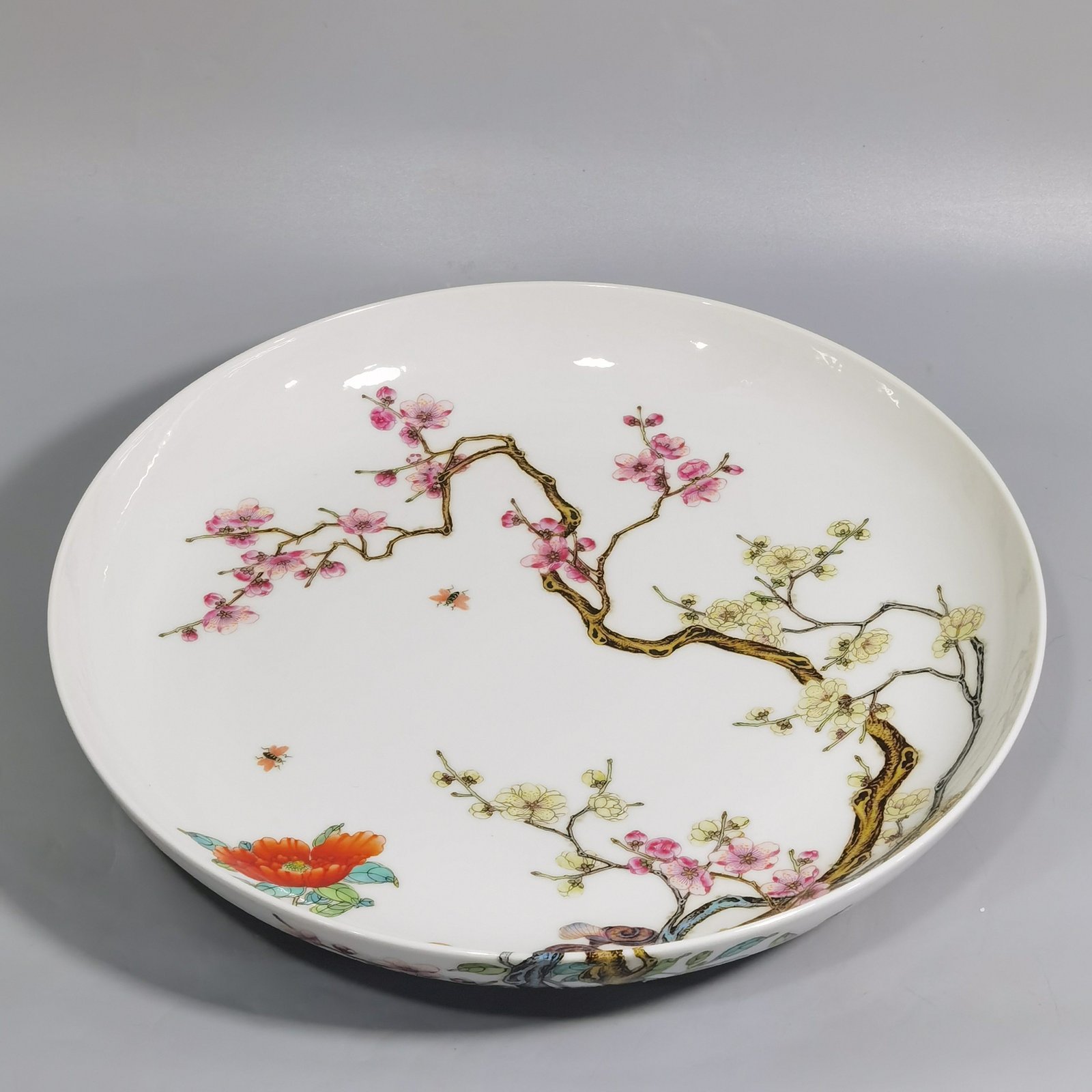 Qing Dynasty Yongzheng Pastel plum blossom peony and Ganoderma lucidum pattern plate