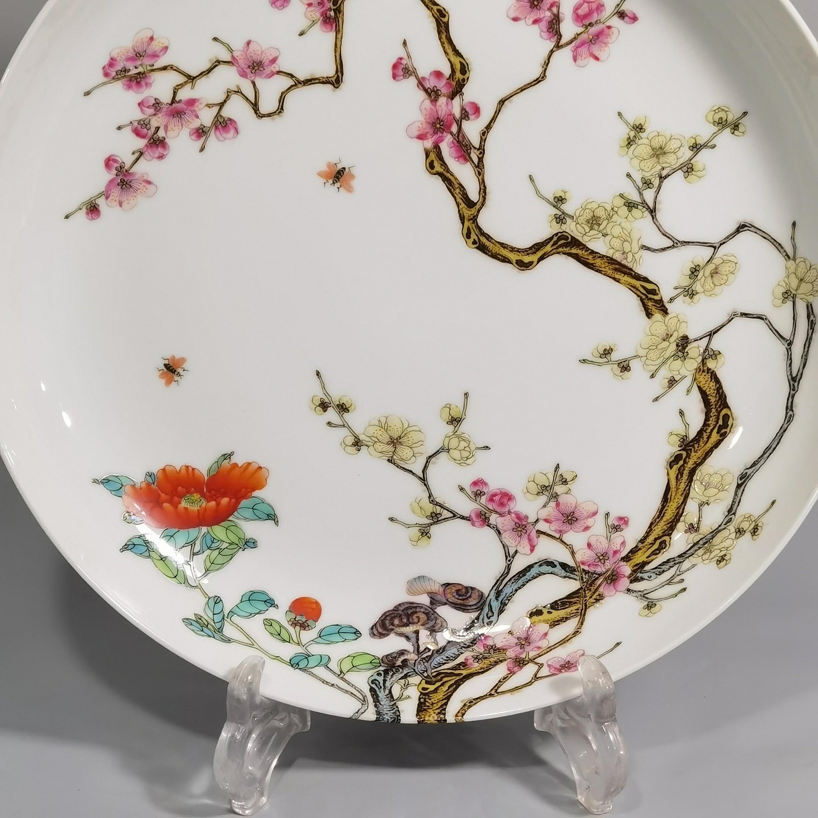 Qing Dynasty Yongzheng Pastel plum blossom peony and Ganoderma lucidum pattern plate