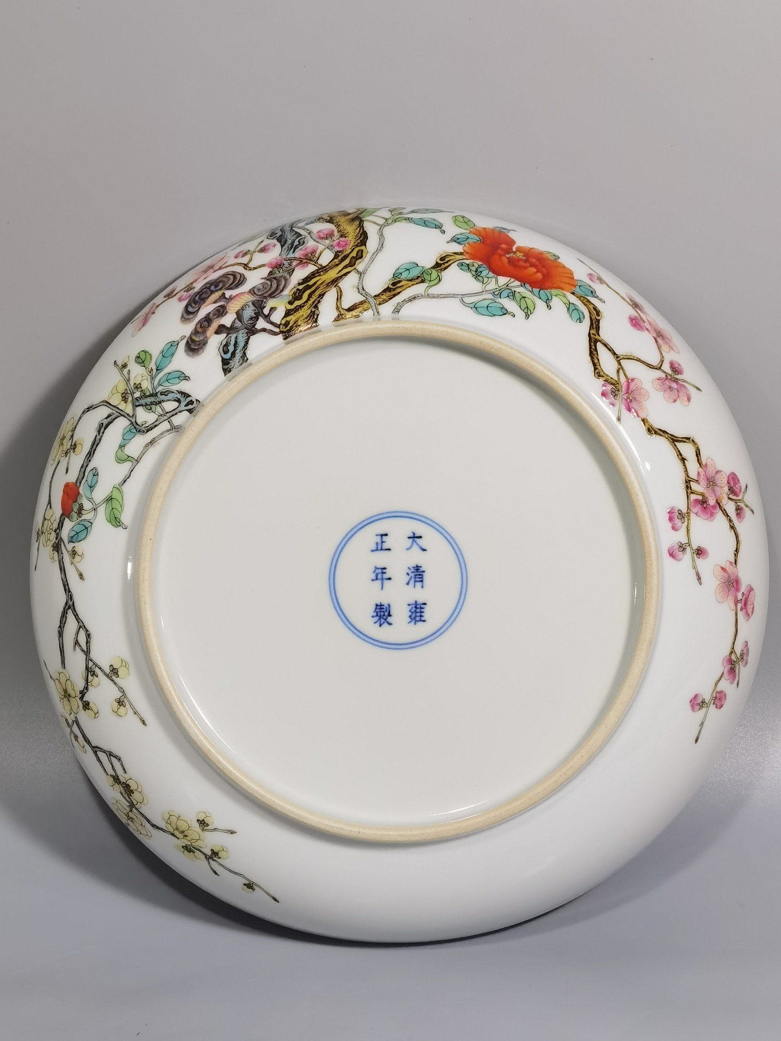 Qing Dynasty Yongzheng Pastel plum blossom peony and Ganoderma lucidum pattern plate