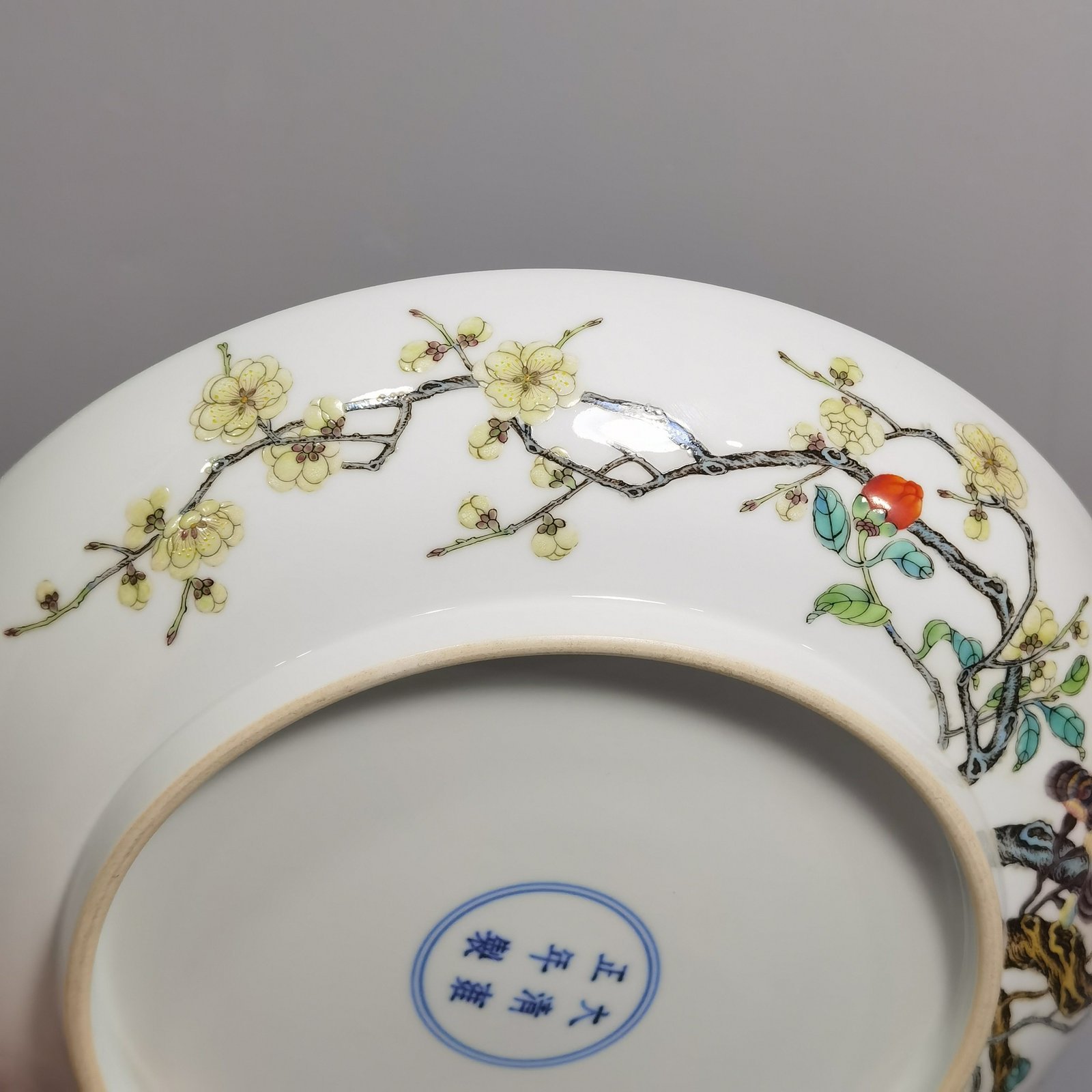 Qing Dynasty Yongzheng Pastel plum blossom peony and Ganoderma lucidum pattern plate