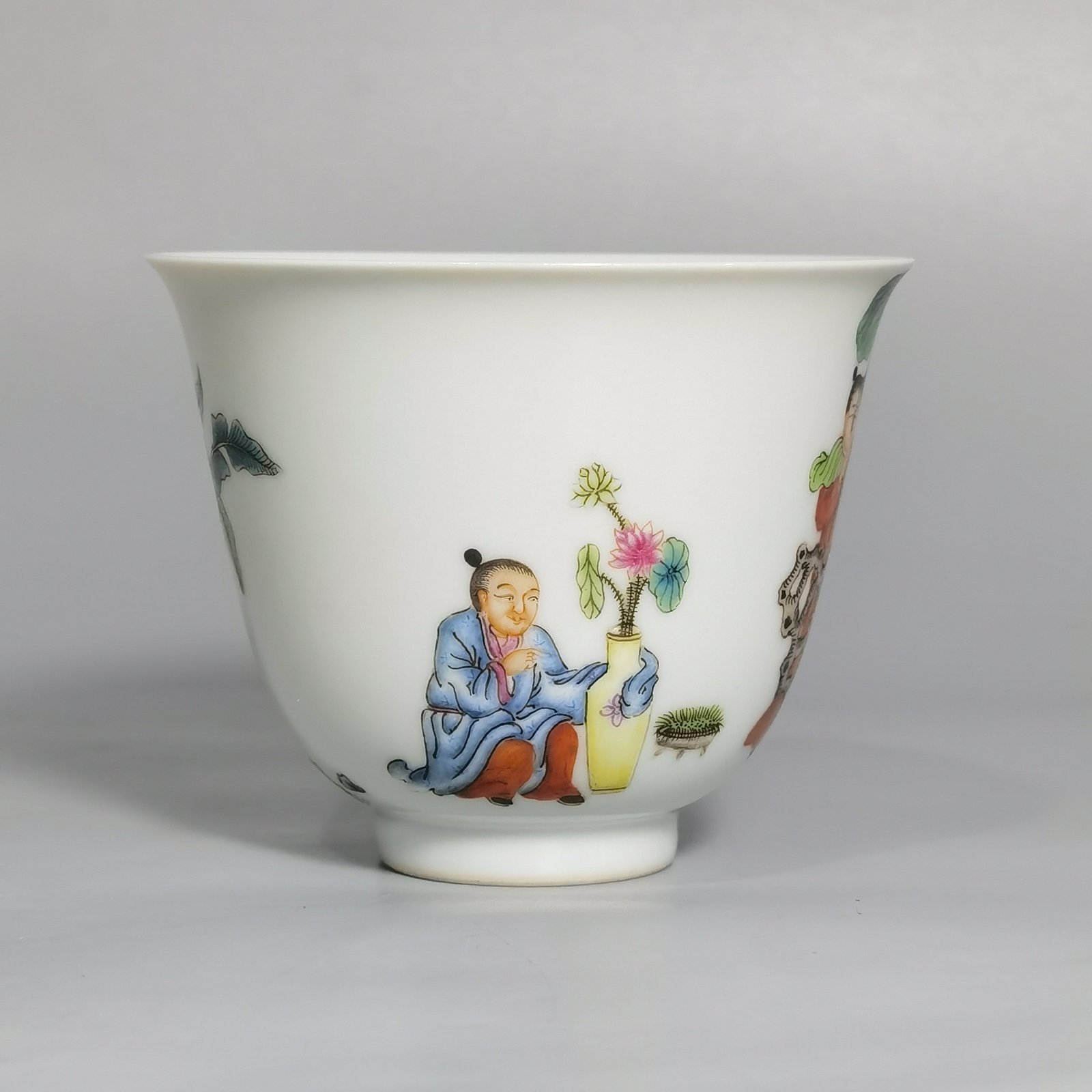 Qing Dynasty Yongzheng pastel-colored Coats cup