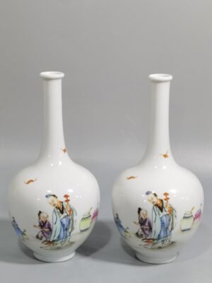 Qing Dynasty Yongzheng famille rose Couchna Futu long-strength bile vase