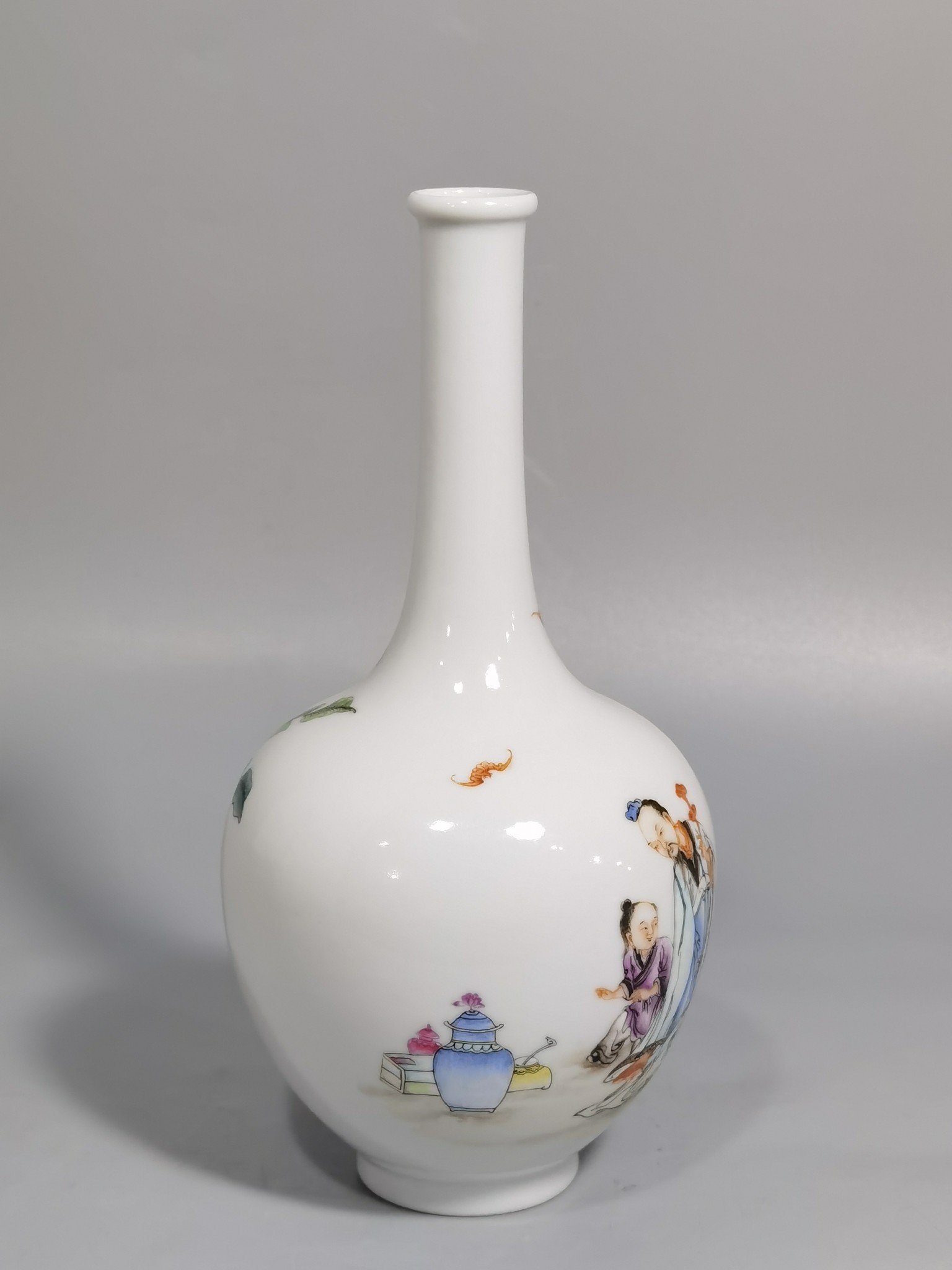 Qing Dynasty Yongzheng famille rose Couchna Futu long-strength bile vase