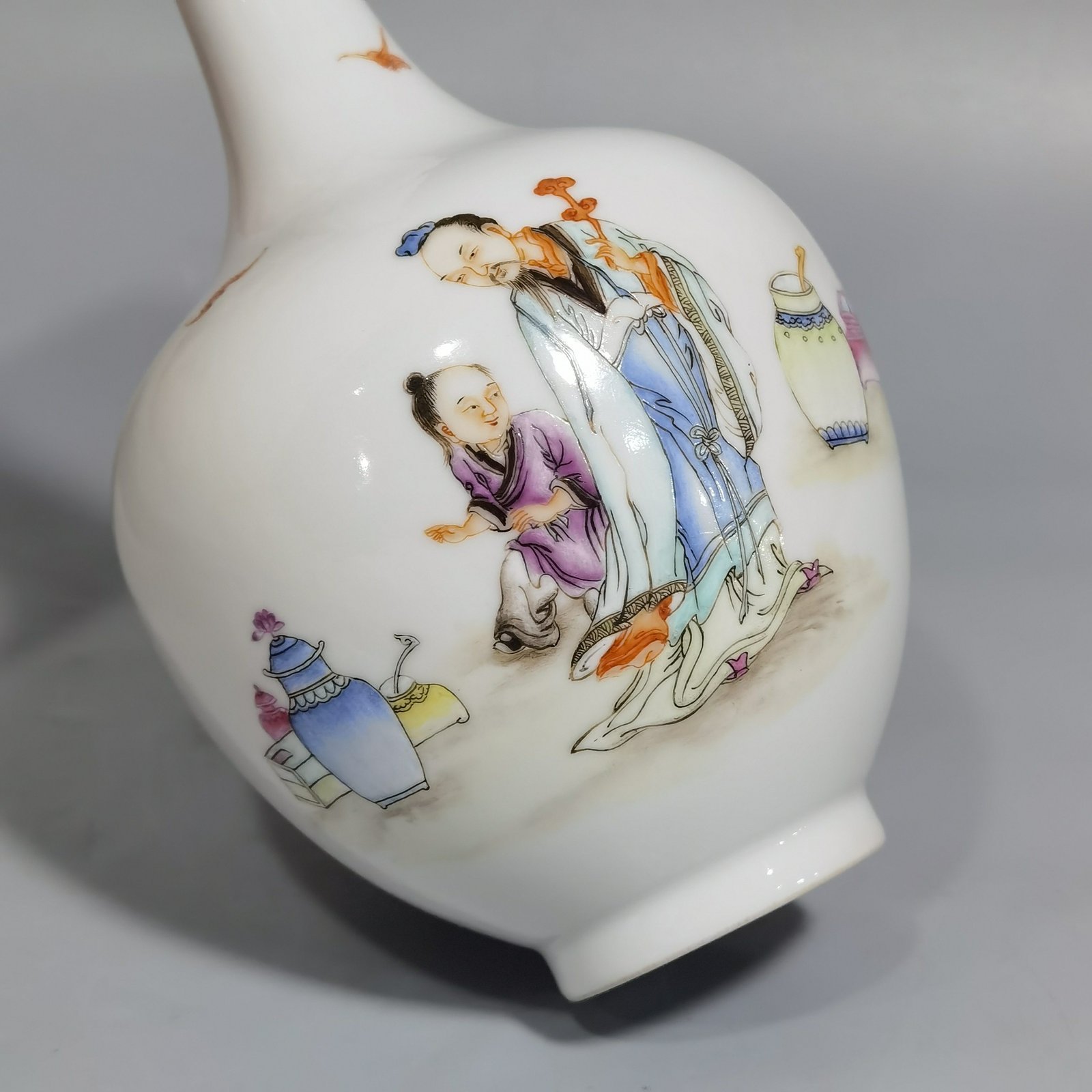 Qing Dynasty Yongzheng famille rose Couchna Futu long-strength bile vase