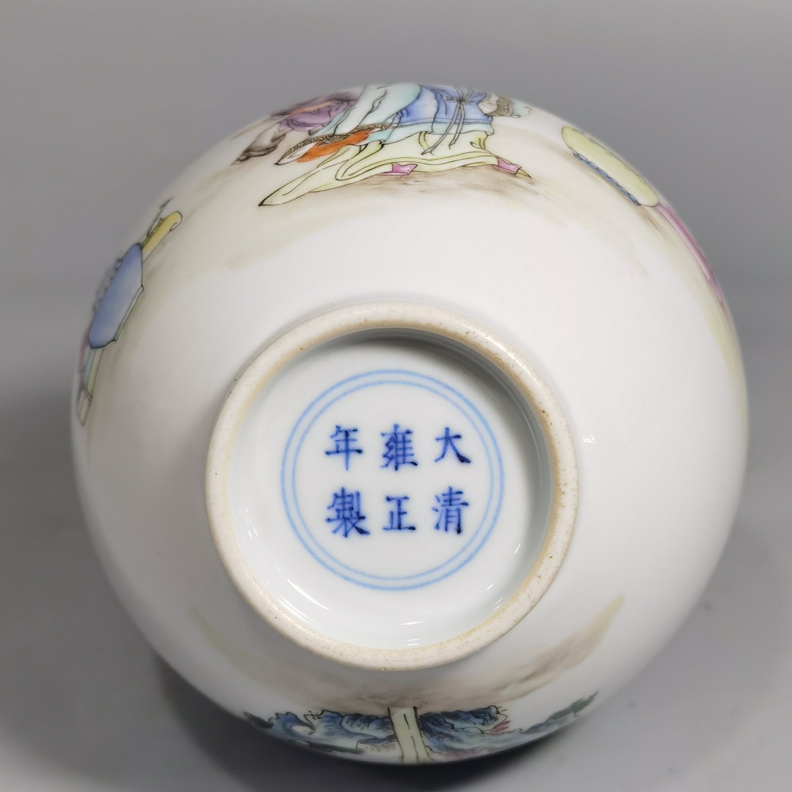 Qing Dynasty Yongzheng famille rose Couchna Futu long-strength bile vase