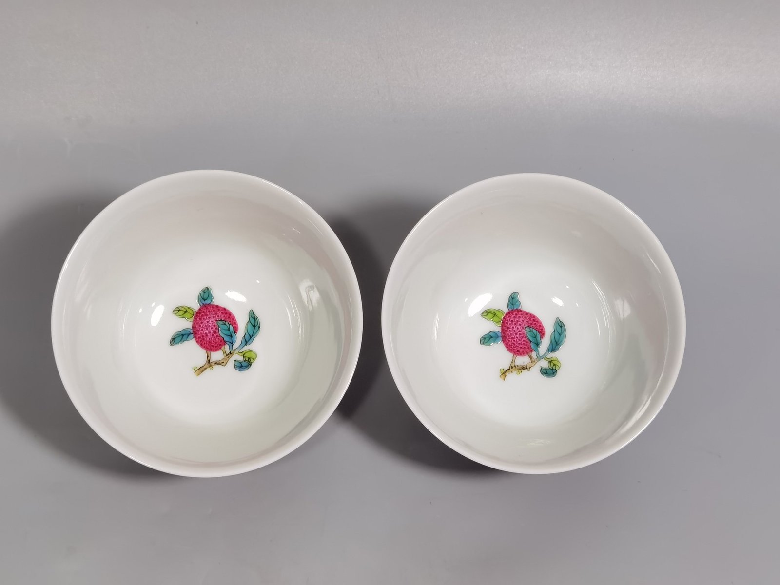 Qing Dynasty Yongzheng pair of rouge red interior famille rose lychee pattern cups