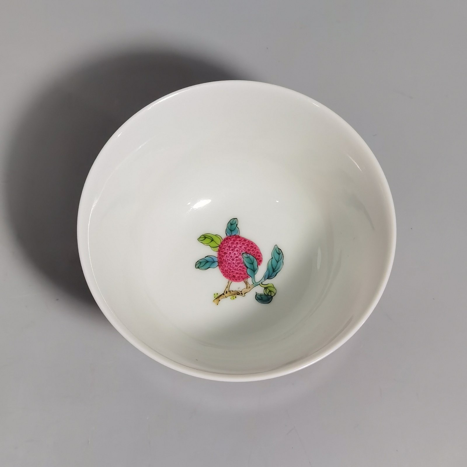 Qing Dynasty Yongzheng pair of rouge red interior famille rose lychee pattern cups