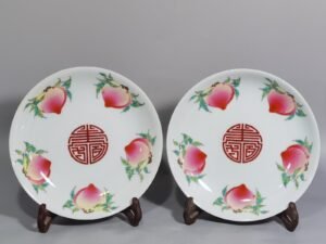 Qing Dynasty Yongzheng rouge ground pastel windowed flower plate