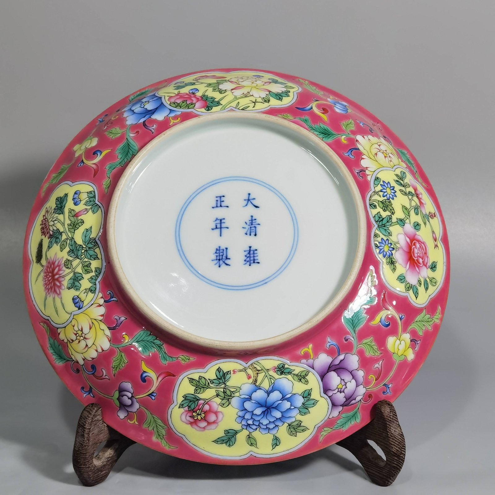 Qing Dynasty Yongzheng rouge ground pastel windowed flower plate