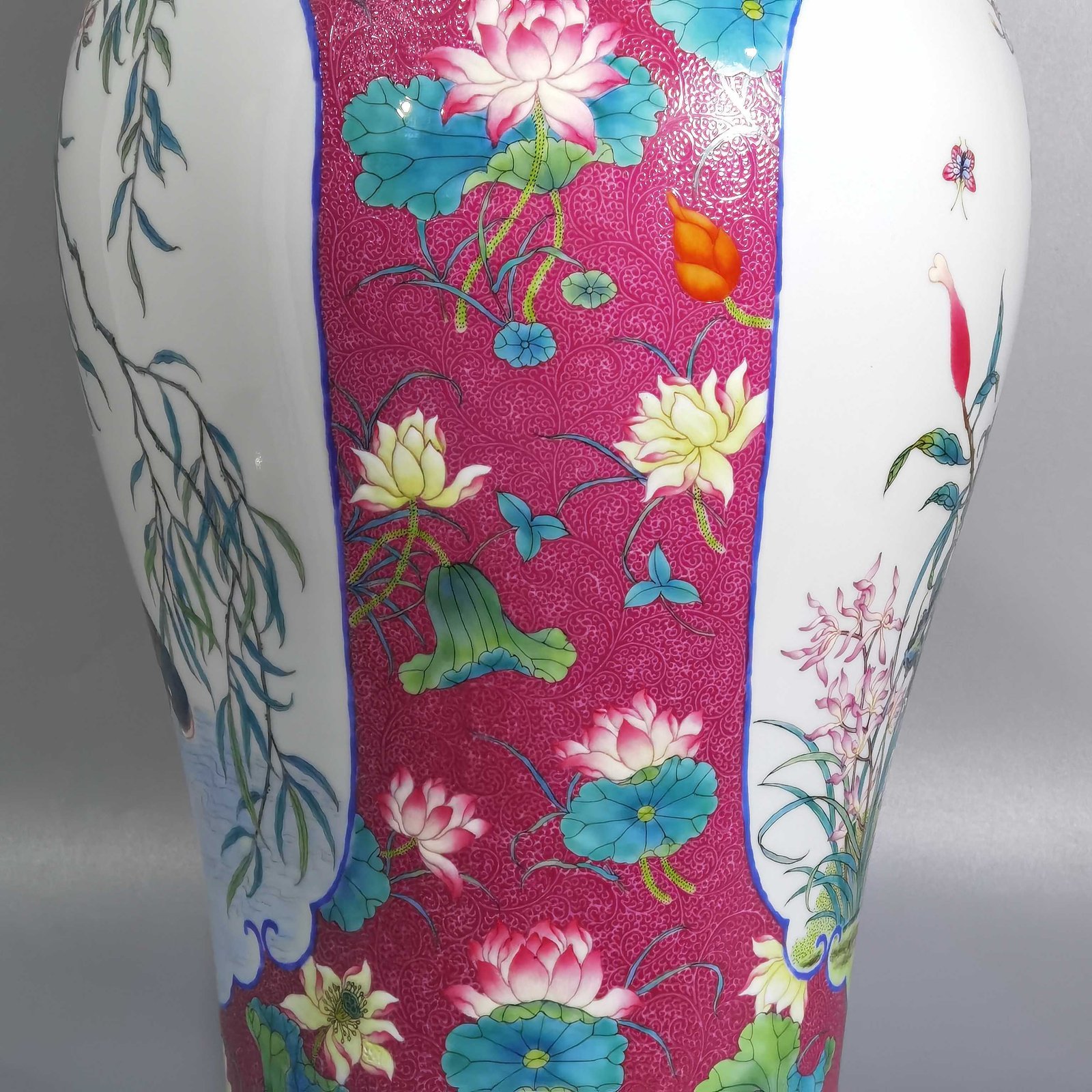 Qing Dynasty Yongzheng carmine red rolled lotus windowed plum vase