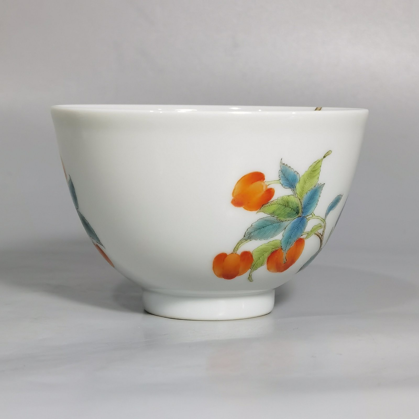 Qing Dynasty Yongzheng pair of pastel pastel cherry and flower pattern tea rounds
