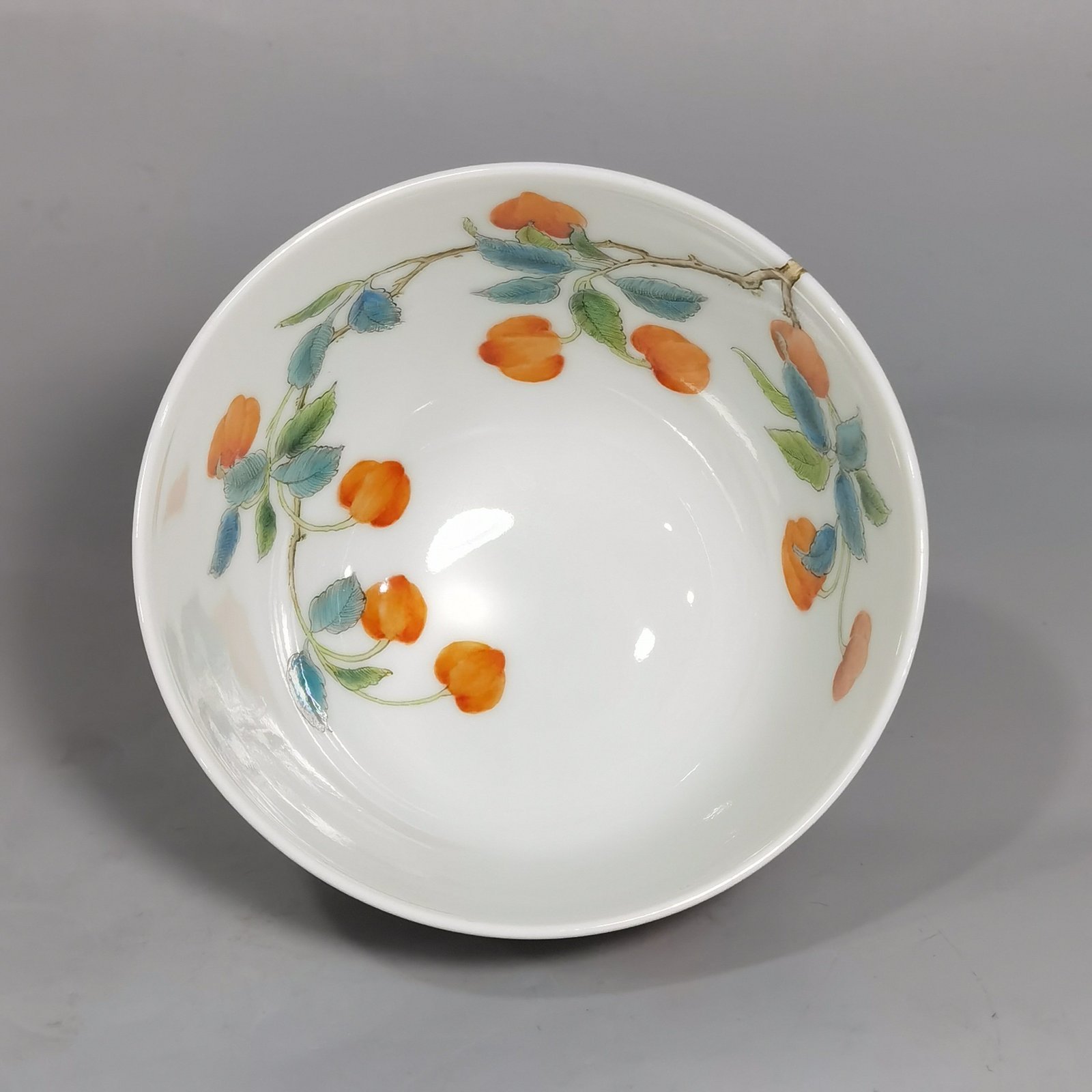 Qing Dynasty Yongzheng pair of pastel pastel cherry and flower pattern tea rounds